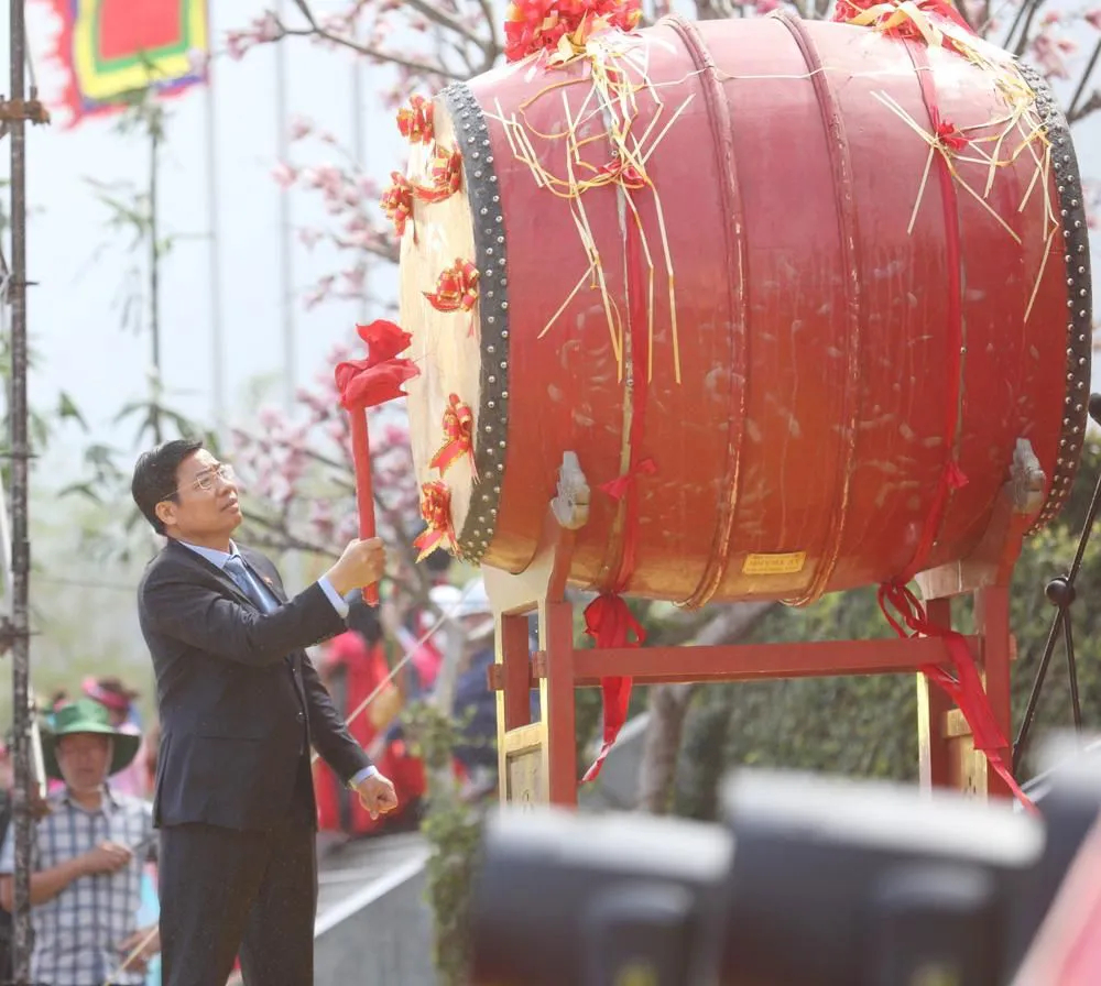 Hơn 15 nghìn người đội mưa, chen chân dự lễ khai hội xuân Tây Yên Tử- Ảnh 3.