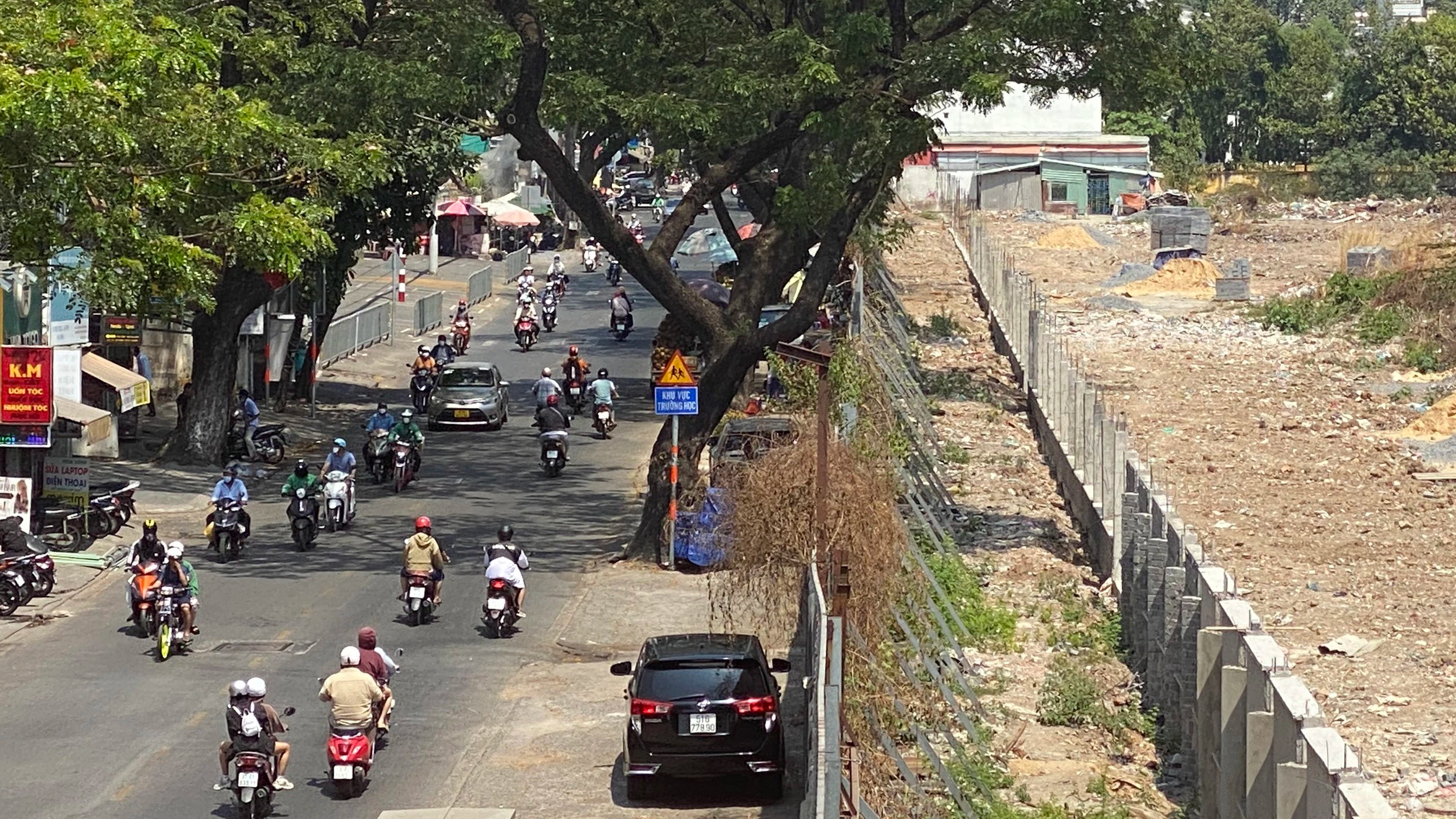 Đường vào nhà ga T3 Tân Sơn Nhất rộng 10m vẫn im lìm khiến người dân sốt ruột- Ảnh 2.