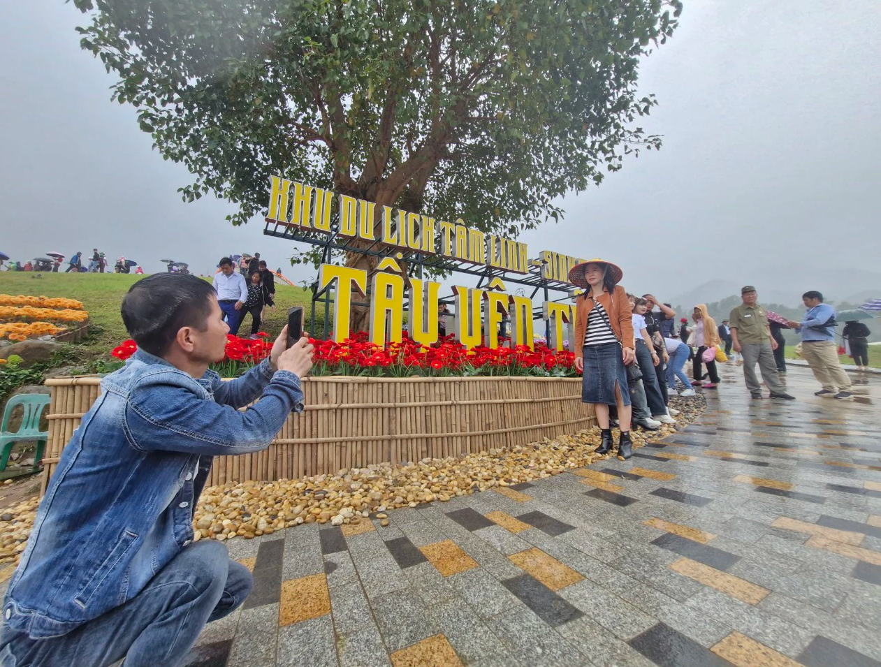 Hơn 15 nghìn người đội mưa, chen chân dự lễ khai hội xuân Tây Yên Tử- Ảnh 8.
