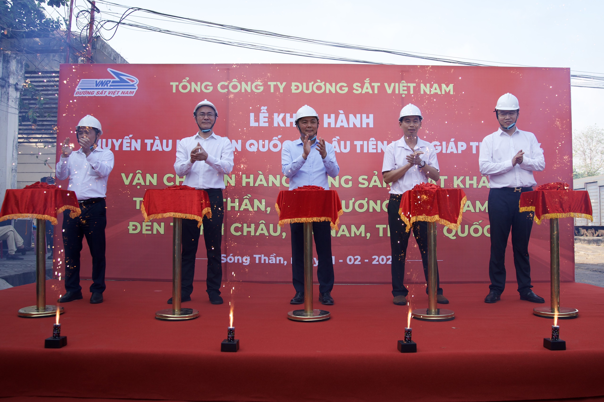 Khởi hành chuyến tàu container đầu năm đưa hàng từ ga Sóng Thần đi Trung Quốc- Ảnh 2.