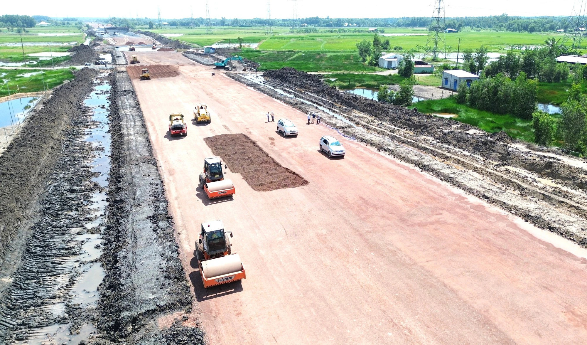 Điểm danh các gói thầu chậm tiến độ tại dự án cao tốc Bến Lức - Long Thành- Ảnh 1.