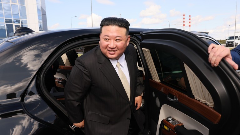 Mỹ tố Nga vi phạm lệnh trừng phạt quốc tế khi tặng ô tô cho lãnh đạo Triều Tiên- Ảnh 1.