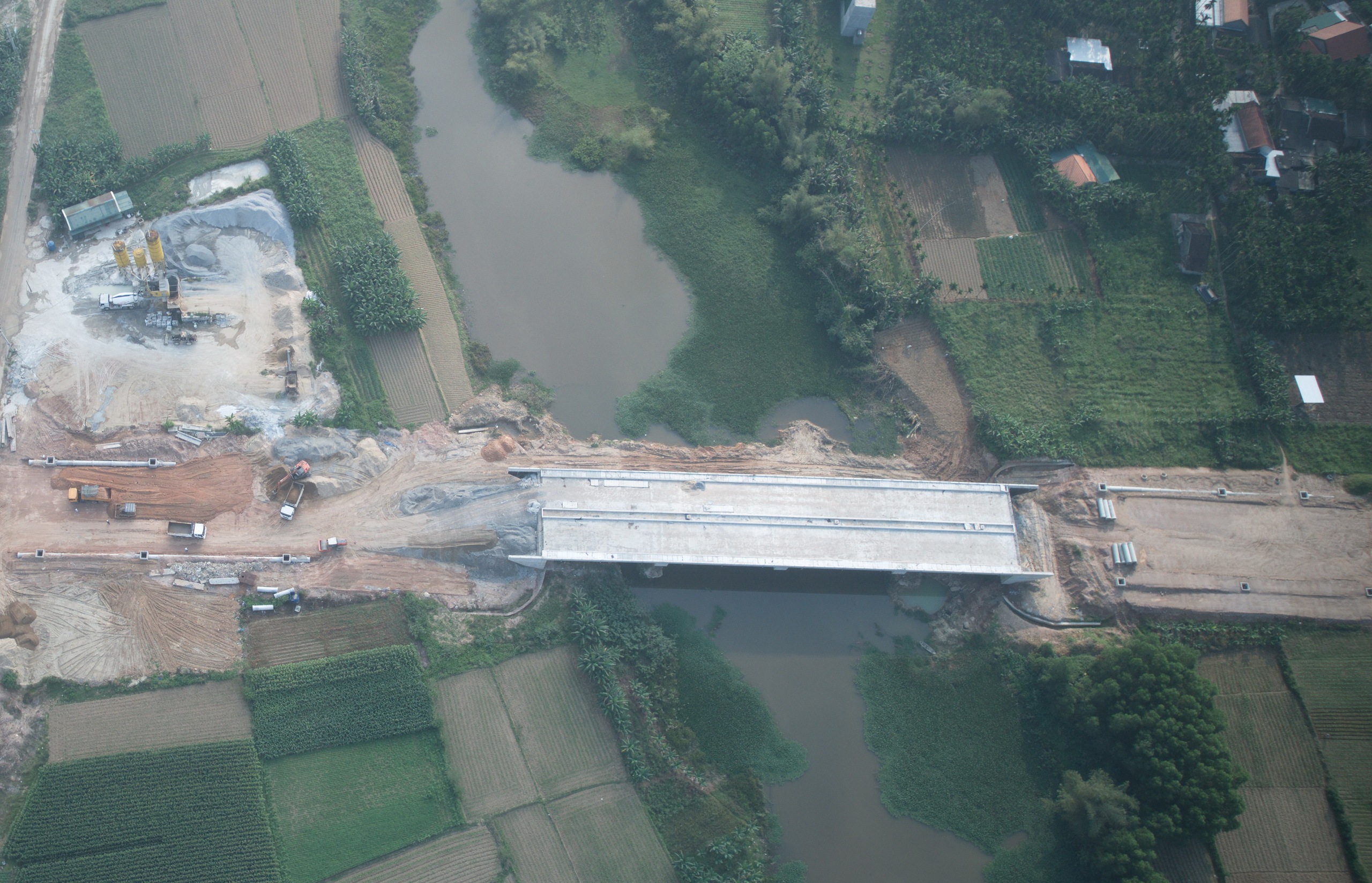 Cầu 850 tỷ bắc qua sông Trà Khúc còn nhiều điểm nghẽn cần tháo gỡ- Ảnh 6.
