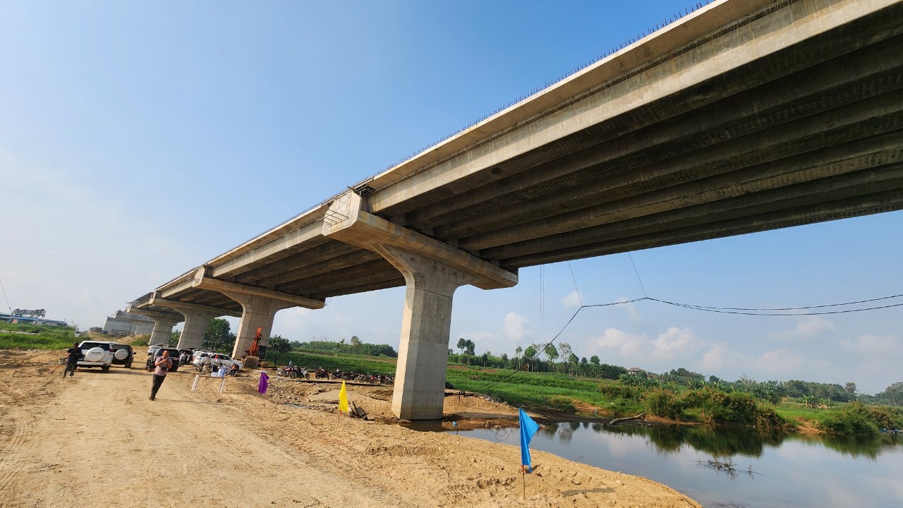 Cầu 850 tỷ bắc qua sông Trà Khúc còn nhiều điểm nghẽn cần tháo gỡ- Ảnh 9.