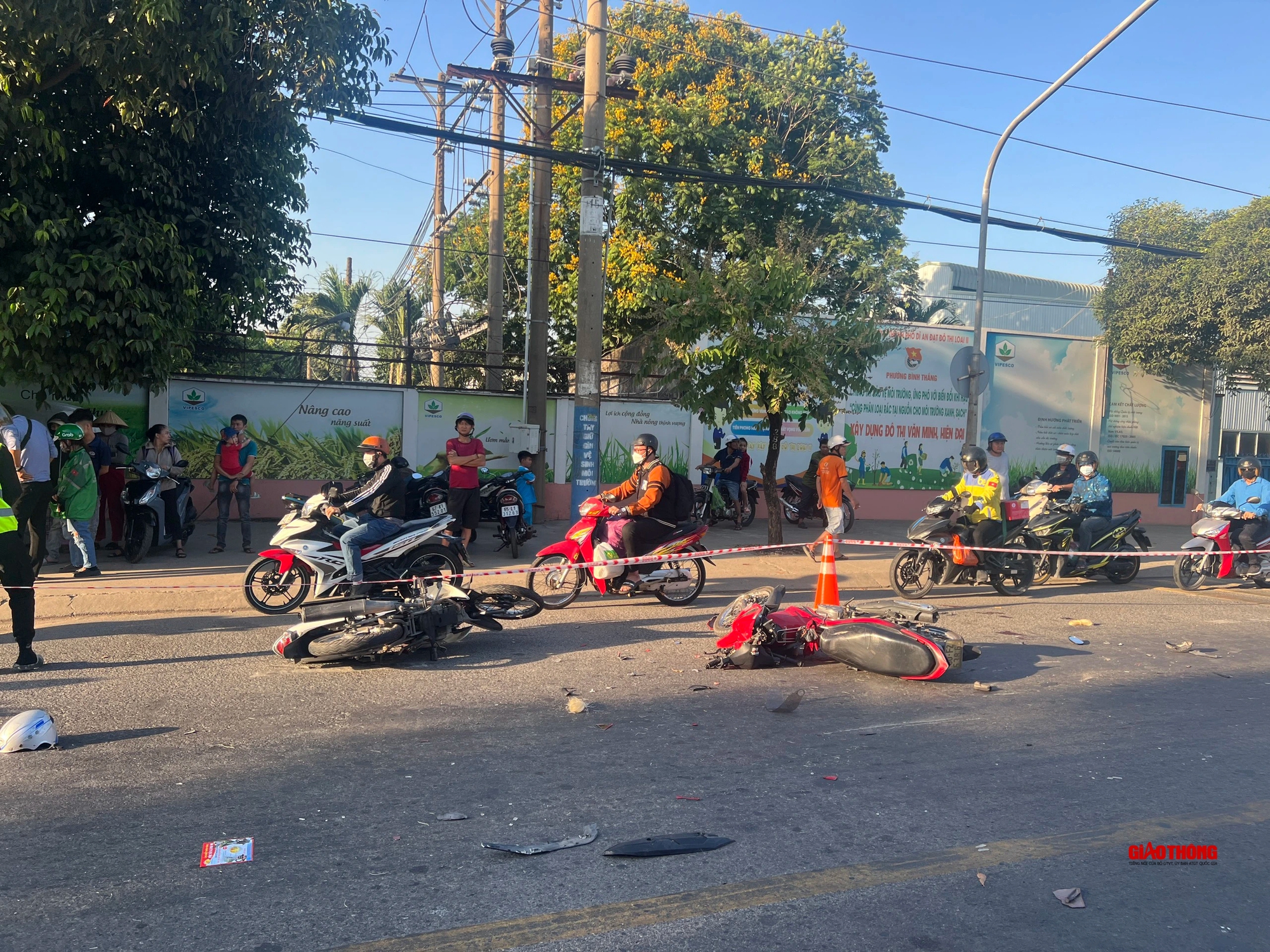 Tai nạn liên hoàn giữa 3 xe máy, 1 người tử vong, 2 người bị thương- Ảnh 2.