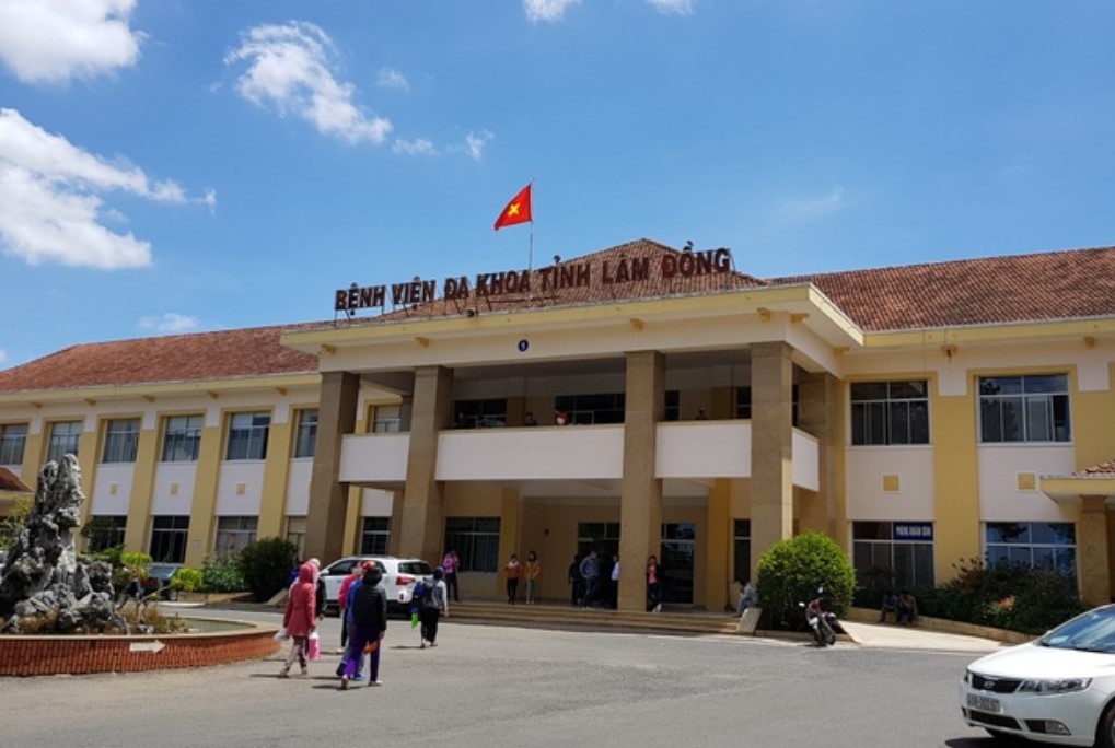 Vụ mổ nội soi nhầm ở Lâm Đồng: Đề nghị giám đốc Sở Y tế tỉnh xin lỗi người bệnh- Ảnh 1.