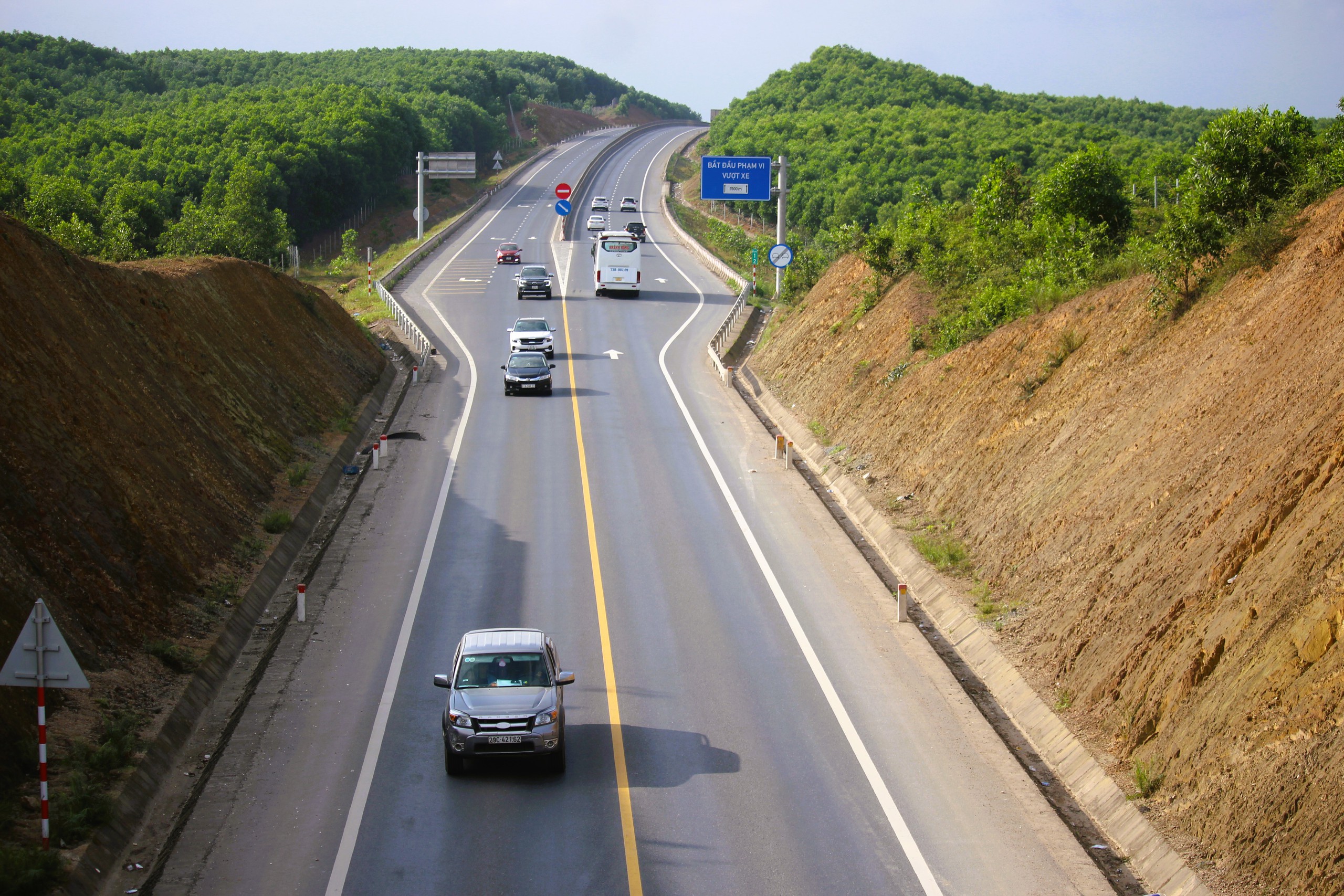 Sẽ thêm các đoạn xe được vượt trên cao tốc Cam Lộ - La Sơn- Ảnh 3.