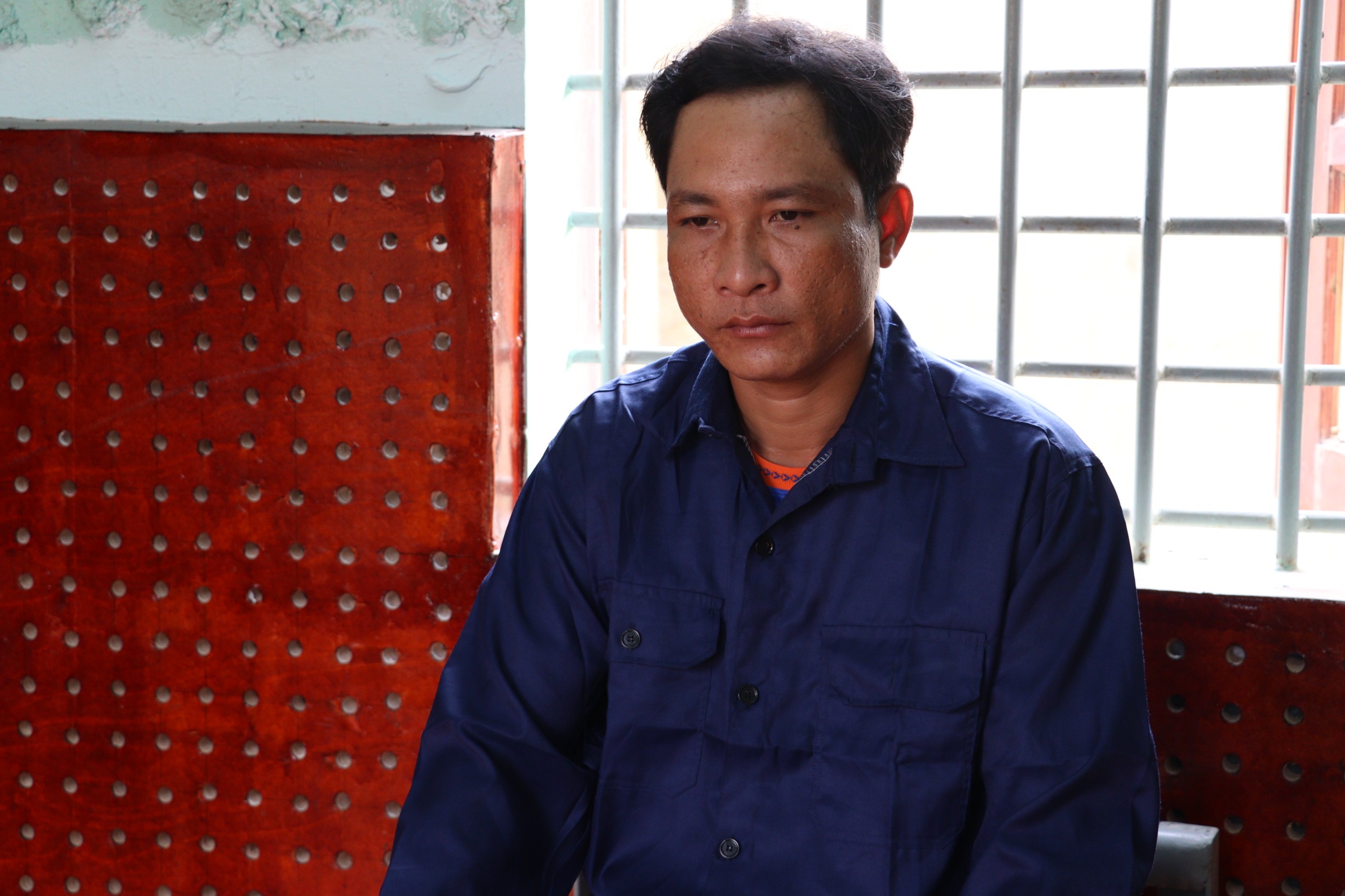 Vĩnh Long: Bắt giam người đàn ông xúc phạm Quốc kỳ Việt Nam- Ảnh 1.