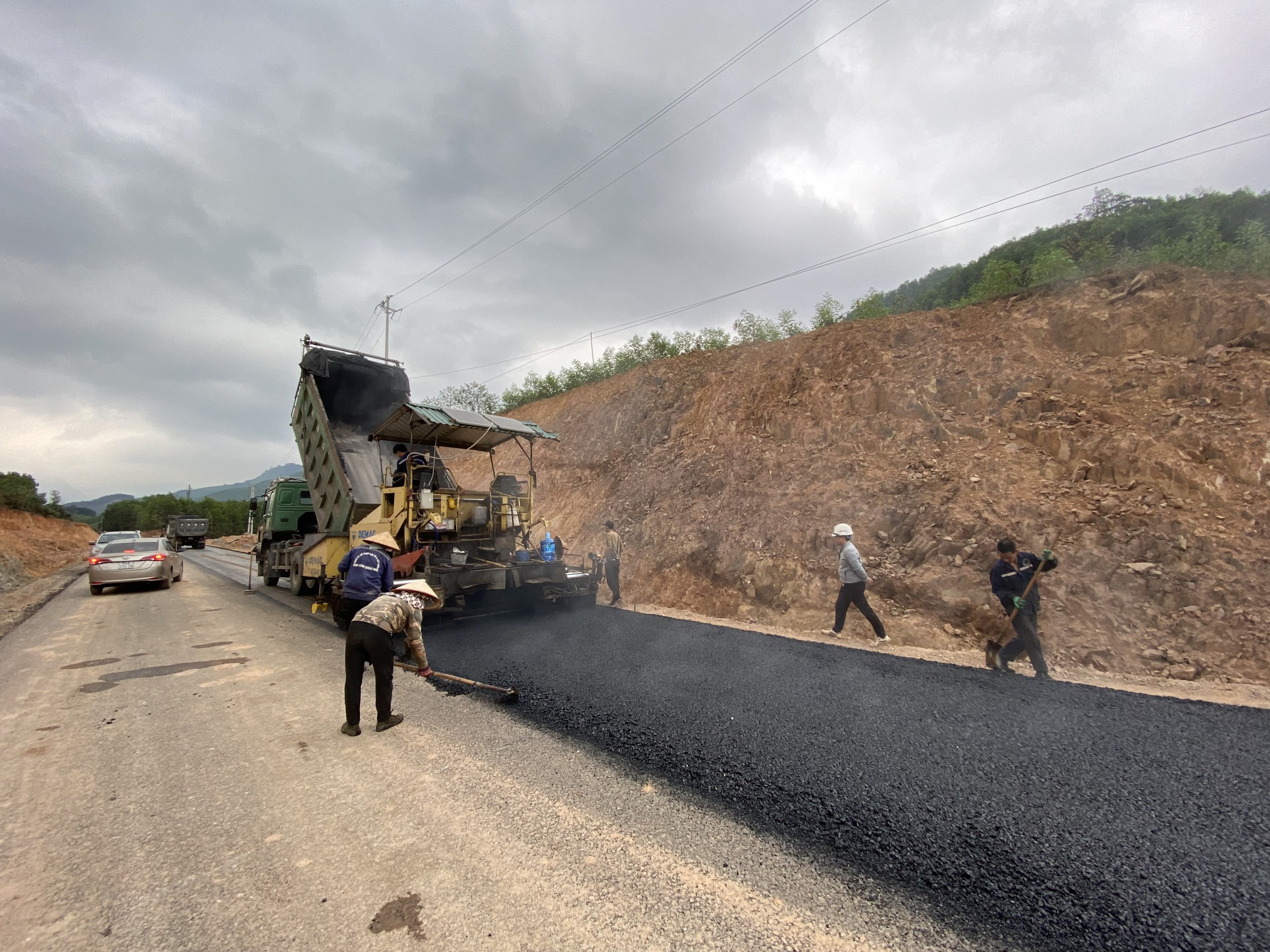 Bứt tốc thi công, đưa dự án đường nối Quảng Ninh - Lạng Sơn sớm về đích- Ảnh 4.