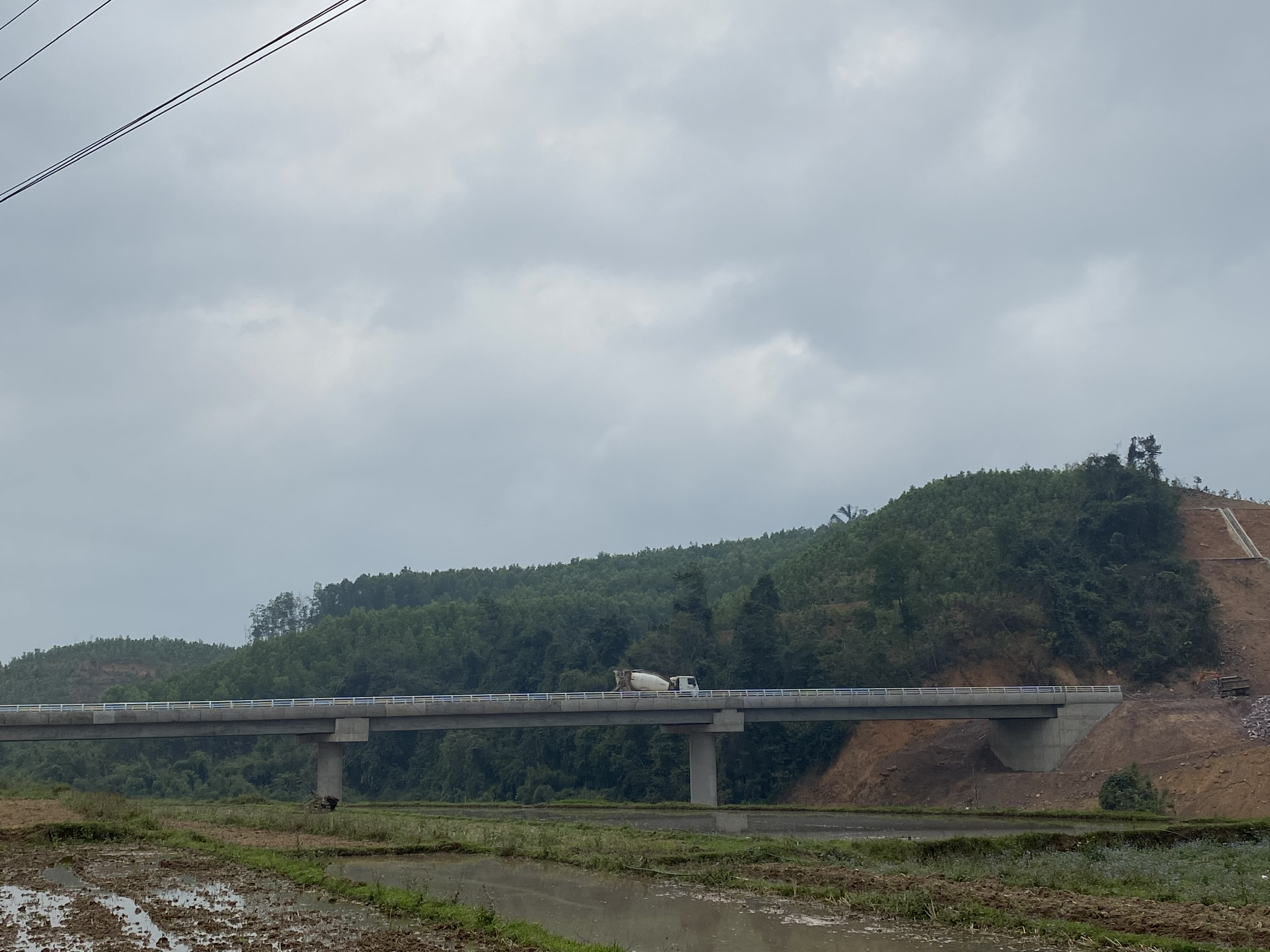 Bứt tốc thi công, đưa dự án đường nối Quảng Ninh - Lạng Sơn sớm về đích- Ảnh 3.