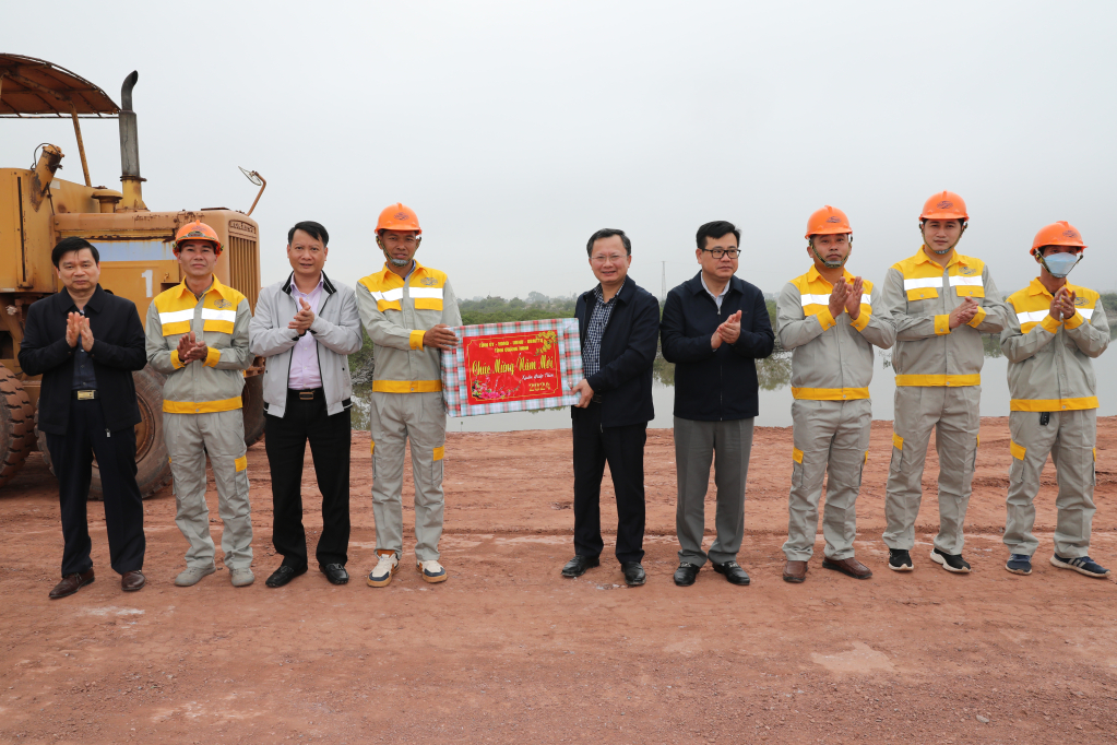 Quảng Ninh: Vì sao dự án đường nối cao tốc với cảng Vạn Ninh 