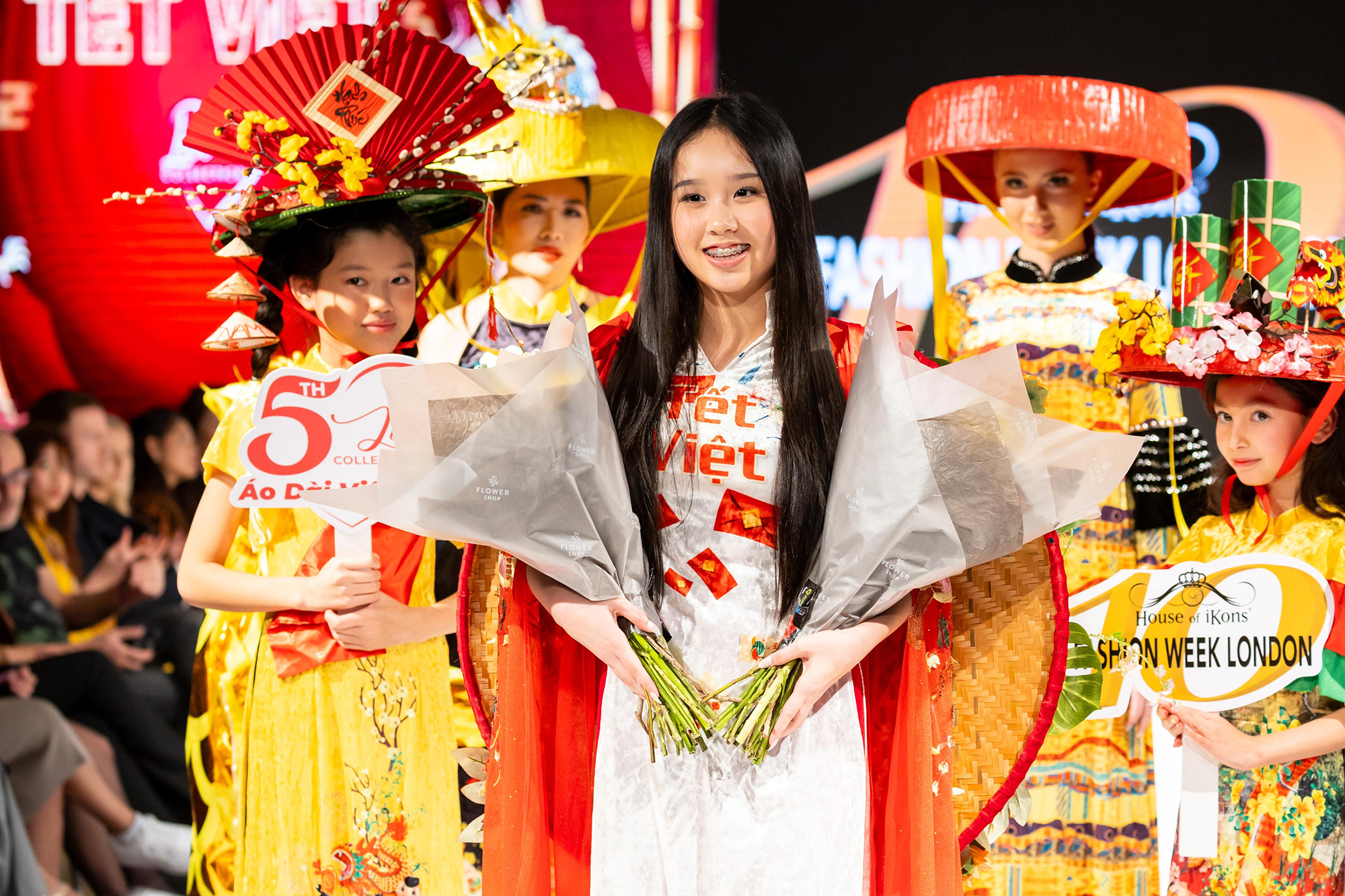 Cô gái 15 tuổi gốc Việt đưa áo dài lên sàn diễn London- Ảnh 1.