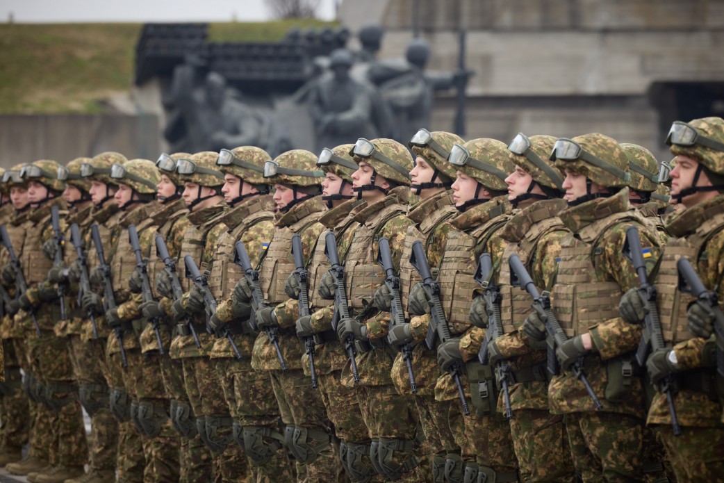 Tổng thống Ukraine Volodymyr Zelensky đồng ý cho phép người nước ngoài, cả đàn ông và phụ nữ, phục vụ trong Lực lượng Vệ binh Quốc gia nước này. (Ảnh: Cổng thông tin Tổng thống Ukraine)