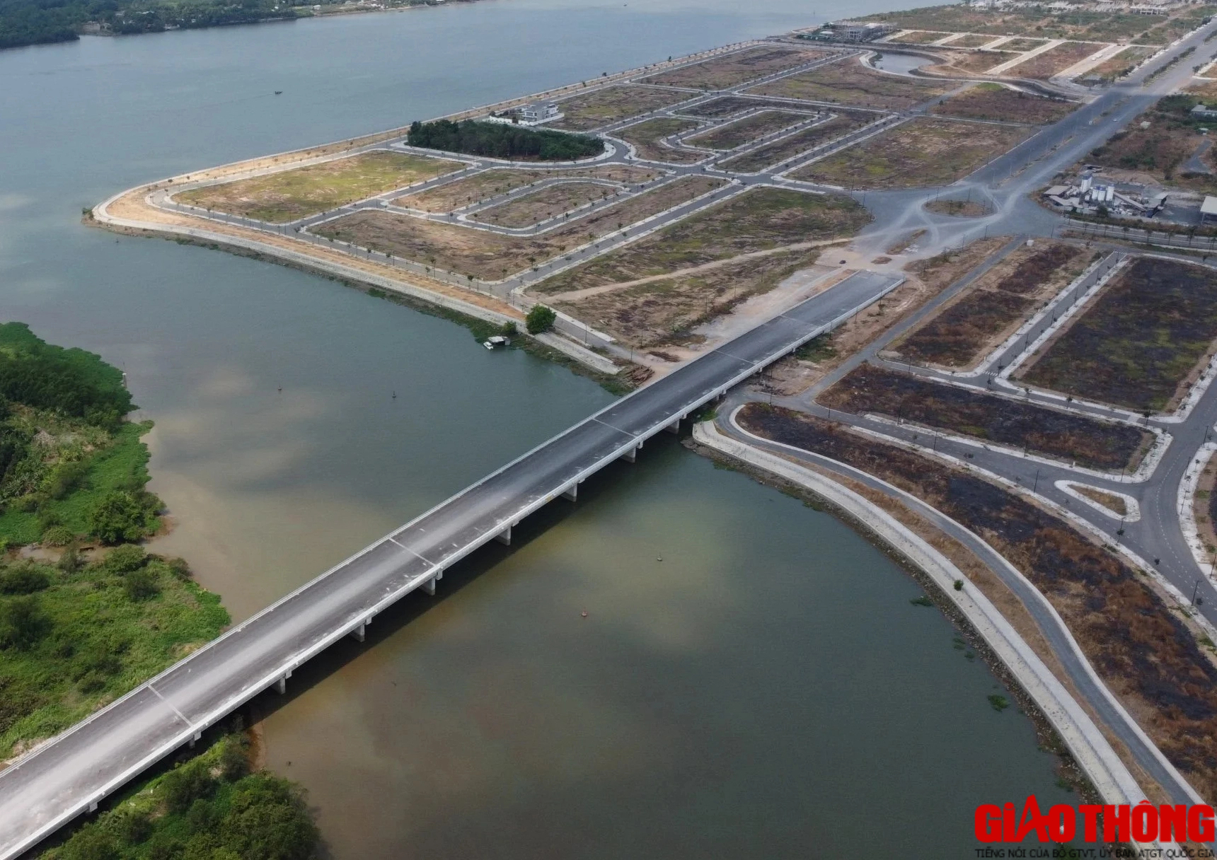 Đồng Nai: Cầu 400 tỷ sắp hoàn thành, đường kết nối vẫn thi công ì ạch- Ảnh 6.