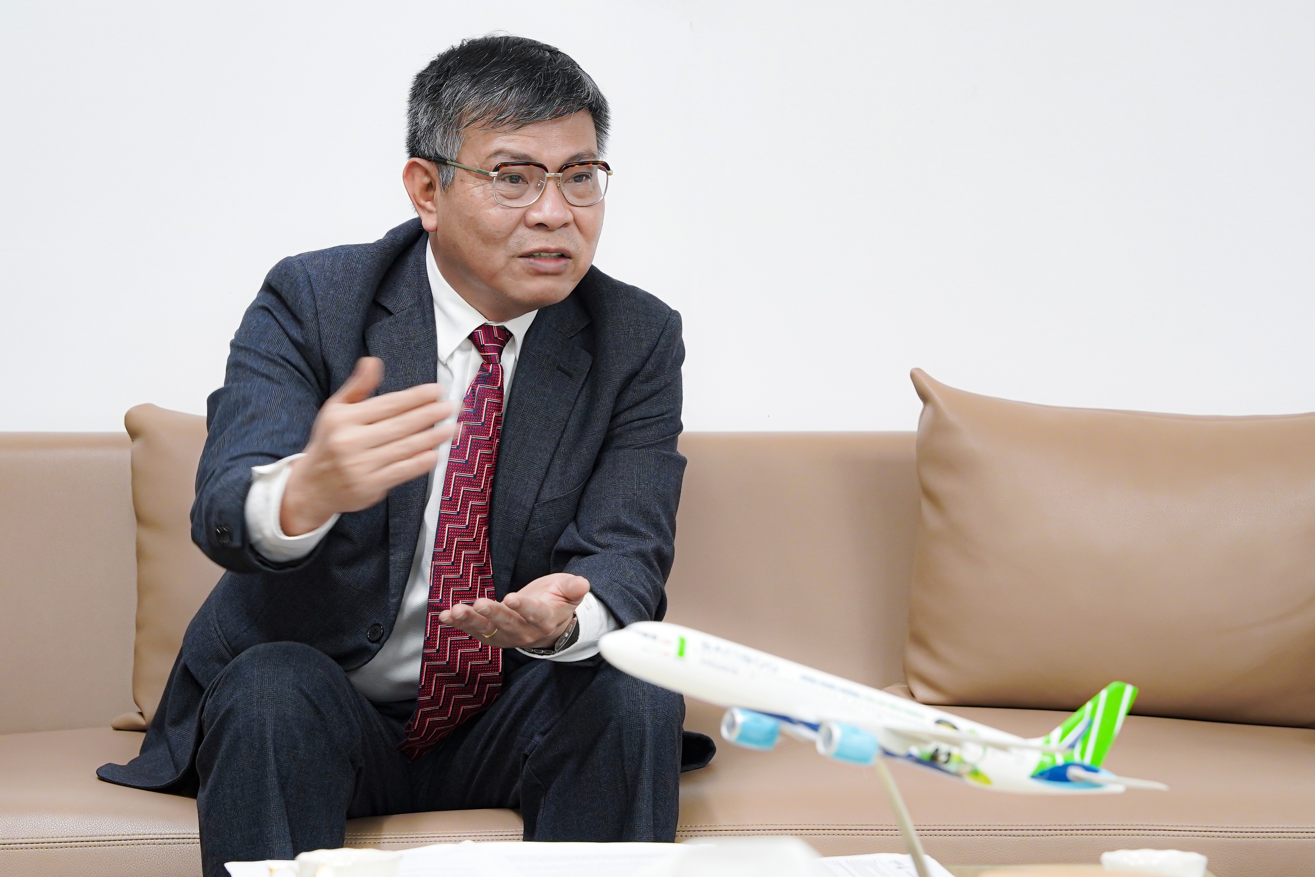 CEO Bamboo Airways nói về việc trả tàu, dừng bay đến Côn Đảo- Ảnh 1.
