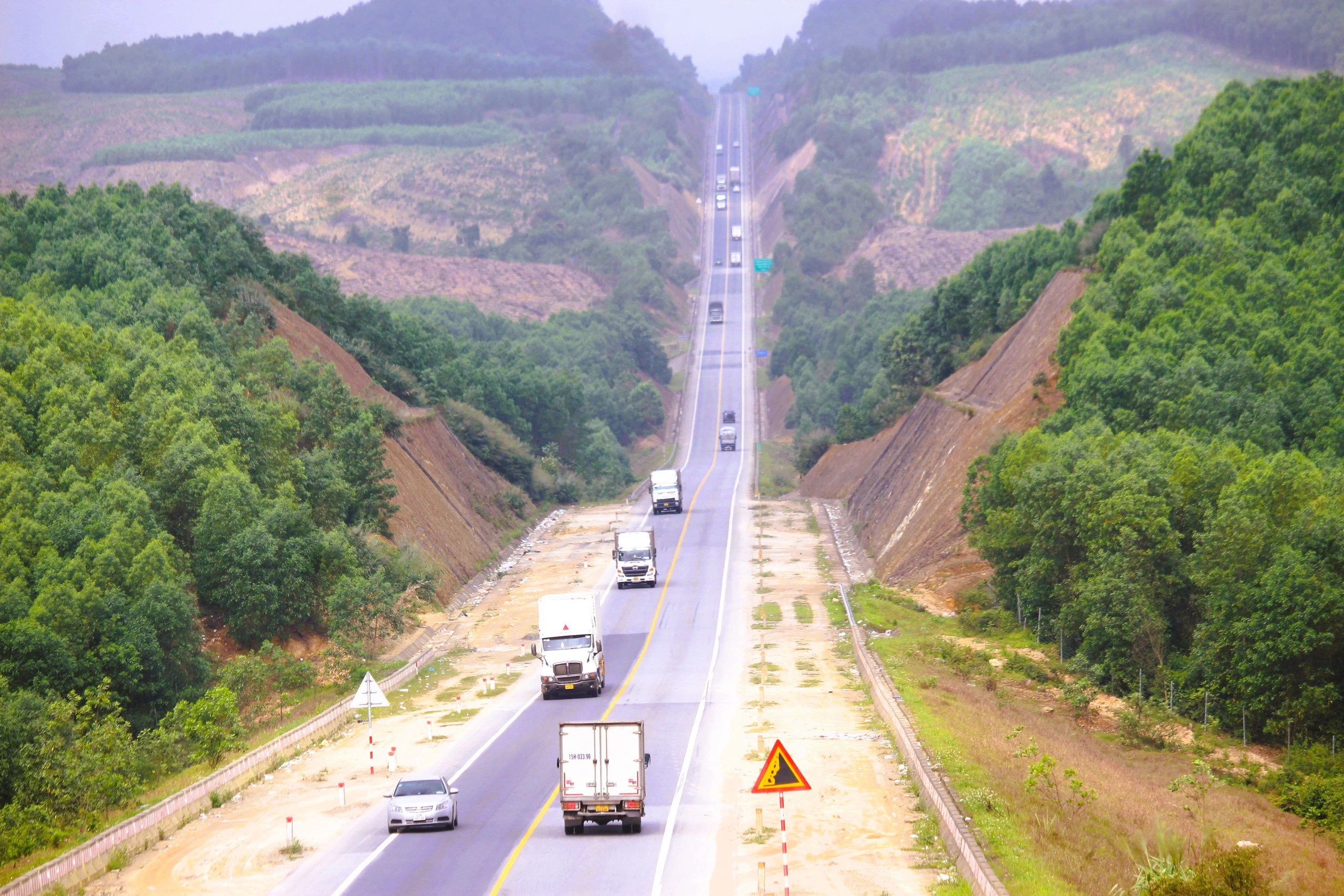 Hoàn thành rà soát, đề xuất nhiều giải pháp tổ chức giao thông cao tốc Cam Lộ - La Sơn- Ảnh 2.