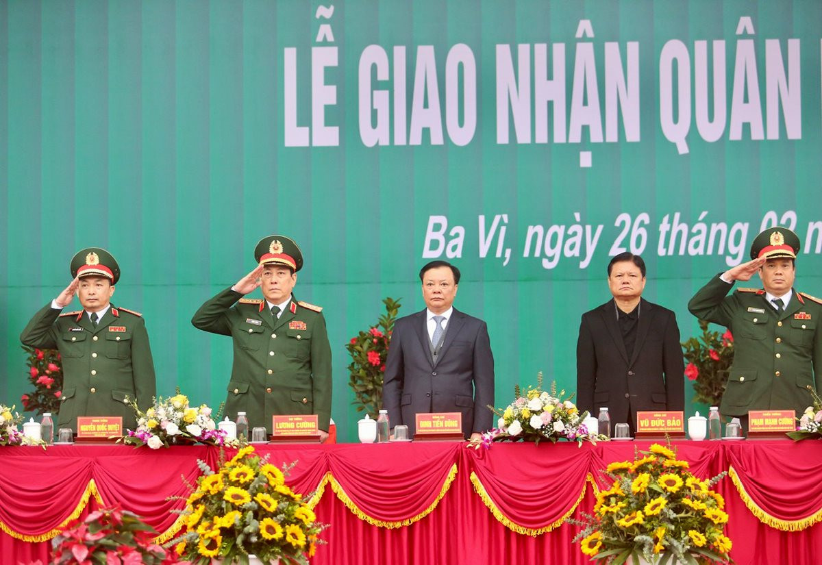 Đại tướng Lương Cường, lãnh đạo Hà Nội động viên tân binh lên đường nhập ngũ- Ảnh 1.