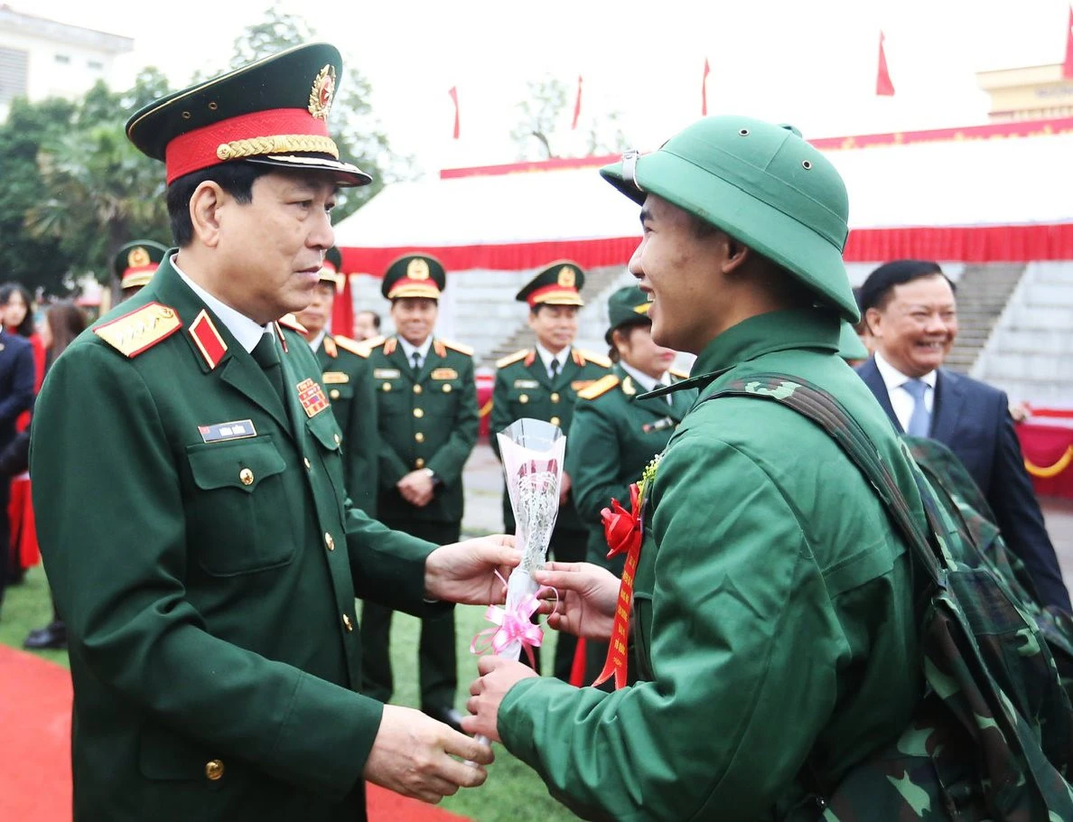 Đại tướng Lương Cường, lãnh đạo Hà Nội động viên tân binh lên đường nhập ngũ- Ảnh 2.