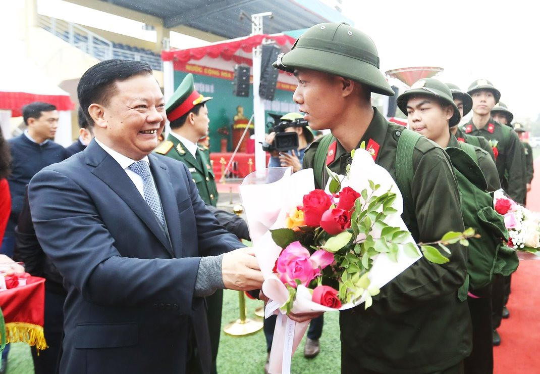 Đại tướng Lương Cường, lãnh đạo Hà Nội động viên tân binh lên đường nhập ngũ- Ảnh 3.