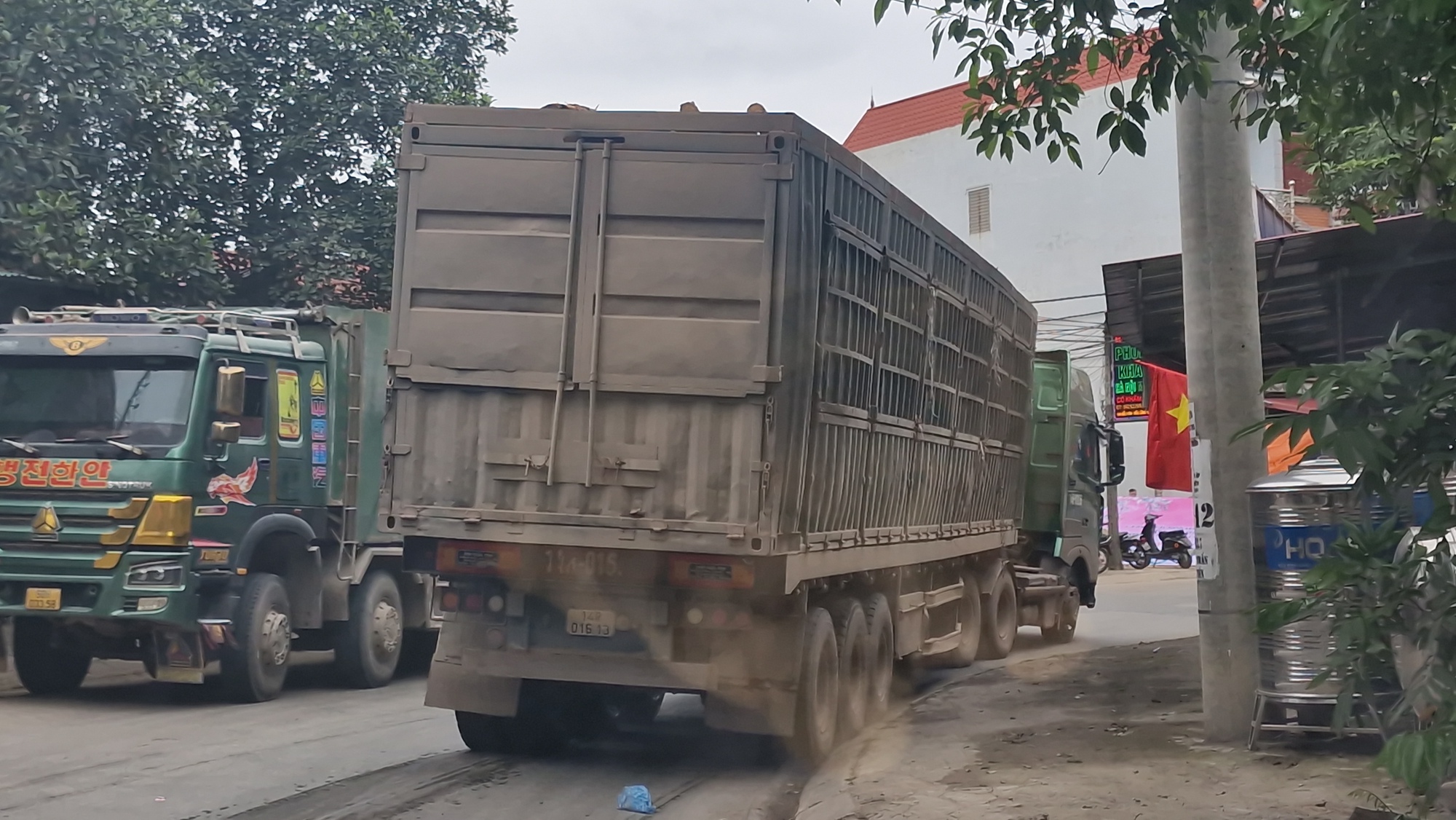 Xe quá tải ngang nhiên đi trên đường tỉnh, đường huyện ở Lạng Sơn- Ảnh 3.