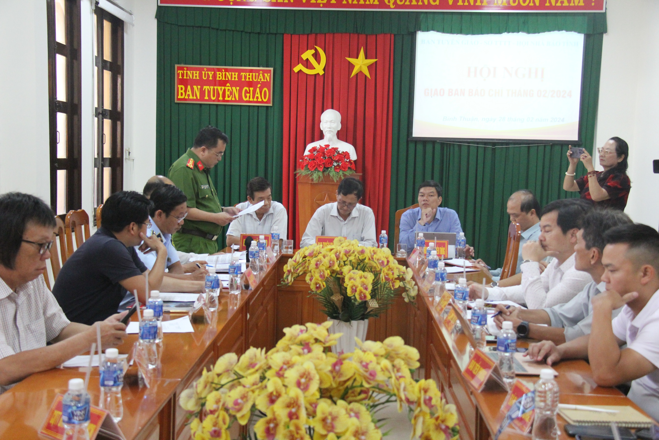 Bình Thuận kiểm điểm hơn 30 trường hợp cán bộ vi phạm nồng độ cồn- Ảnh 1.