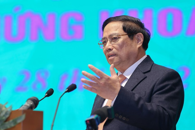 Thủ tướng: Sớm nâng hạng chứng khoán Việt Nam lên thị trường mới nổi- Ảnh 1.