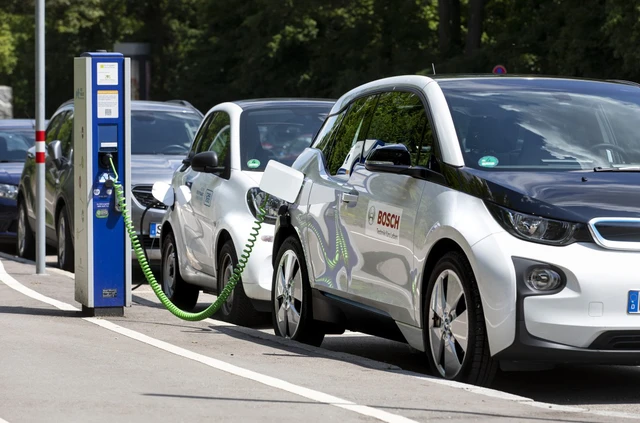 Ô tô điện chiếm thị phần ngang xe xăng tại châu Âu- Ảnh 2.