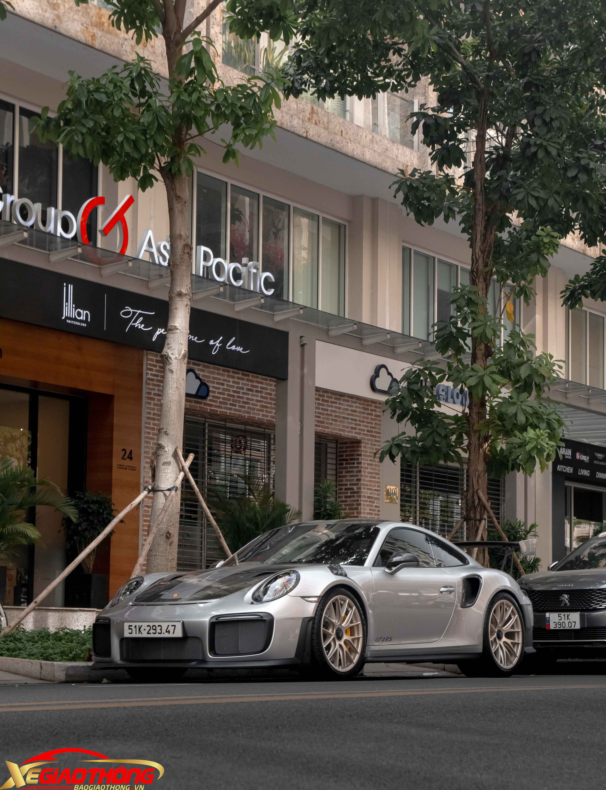 Cận cảnh Porsche 911 mạnh nhất lịch sử trên đường phố Việt- Ảnh 10.