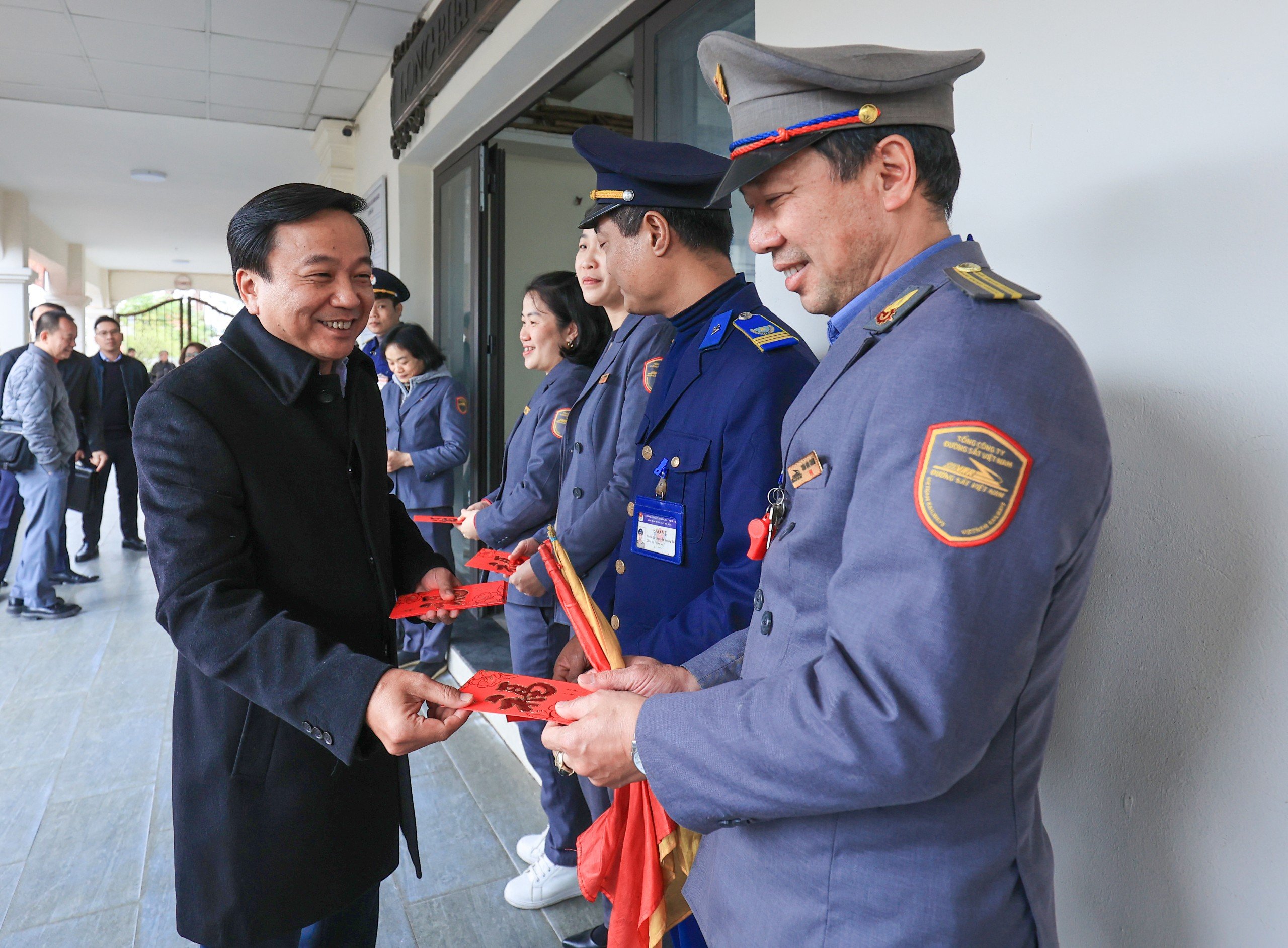 Thứ trưởng Nguyễn Danh Huy thị sát tuyến đường sắt Hà Nội - Hải Phòng- Ảnh 17.