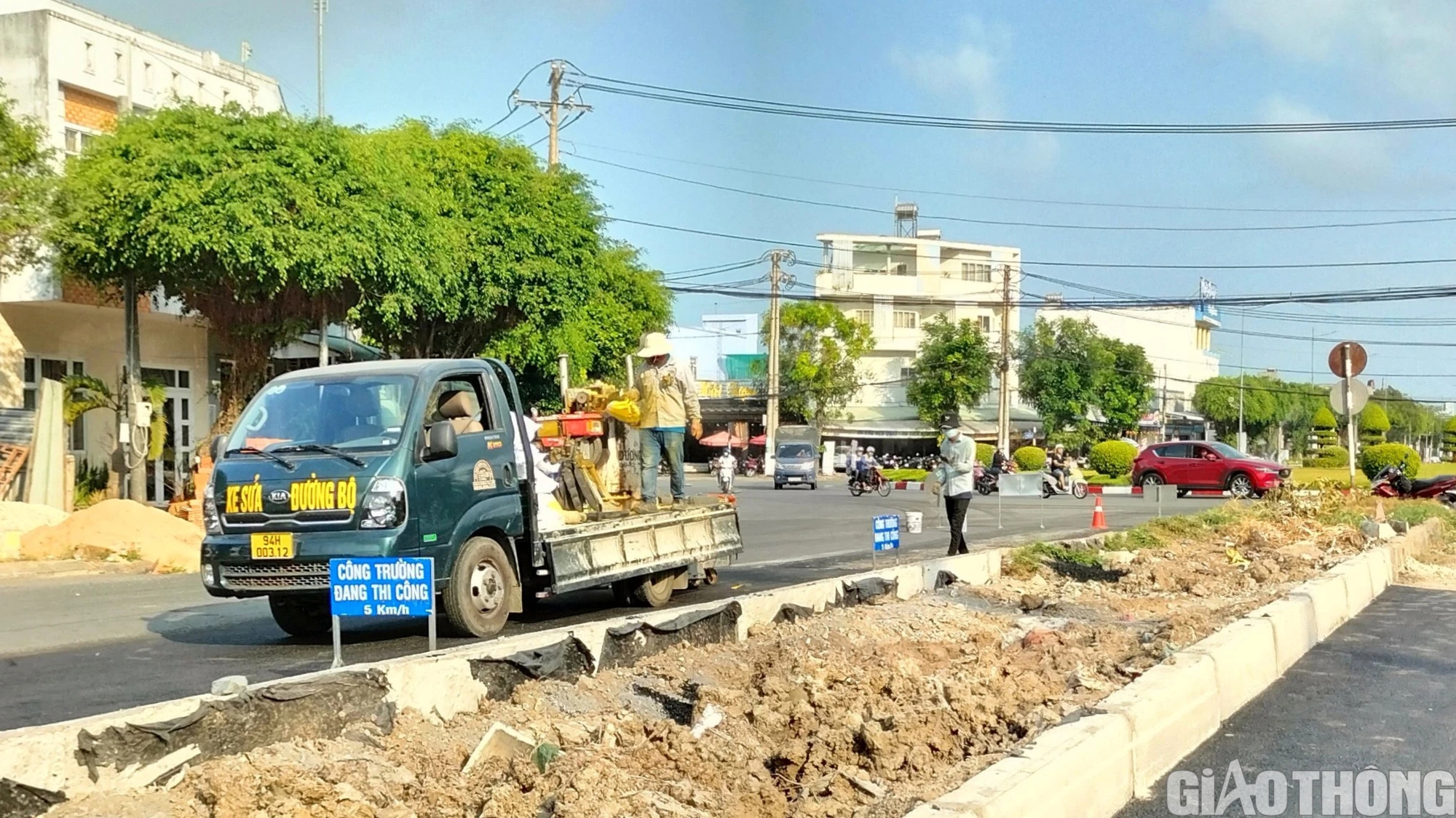 Tuyến đường 20 năm bị vướng hai hộ dân ở Bạc Liêu đã thông xe- Ảnh 2.