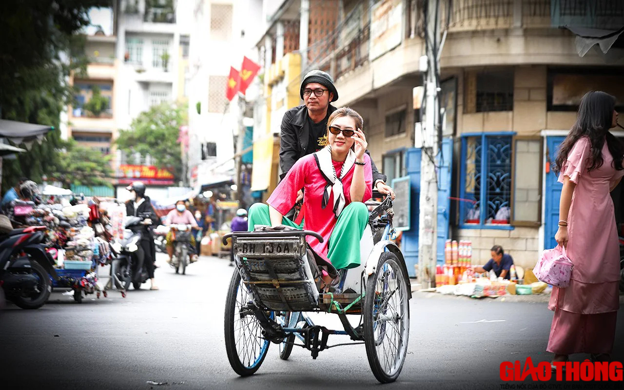 Những tà áo dài mang sắc xuân trên phố Biên Hòa- Ảnh 11.