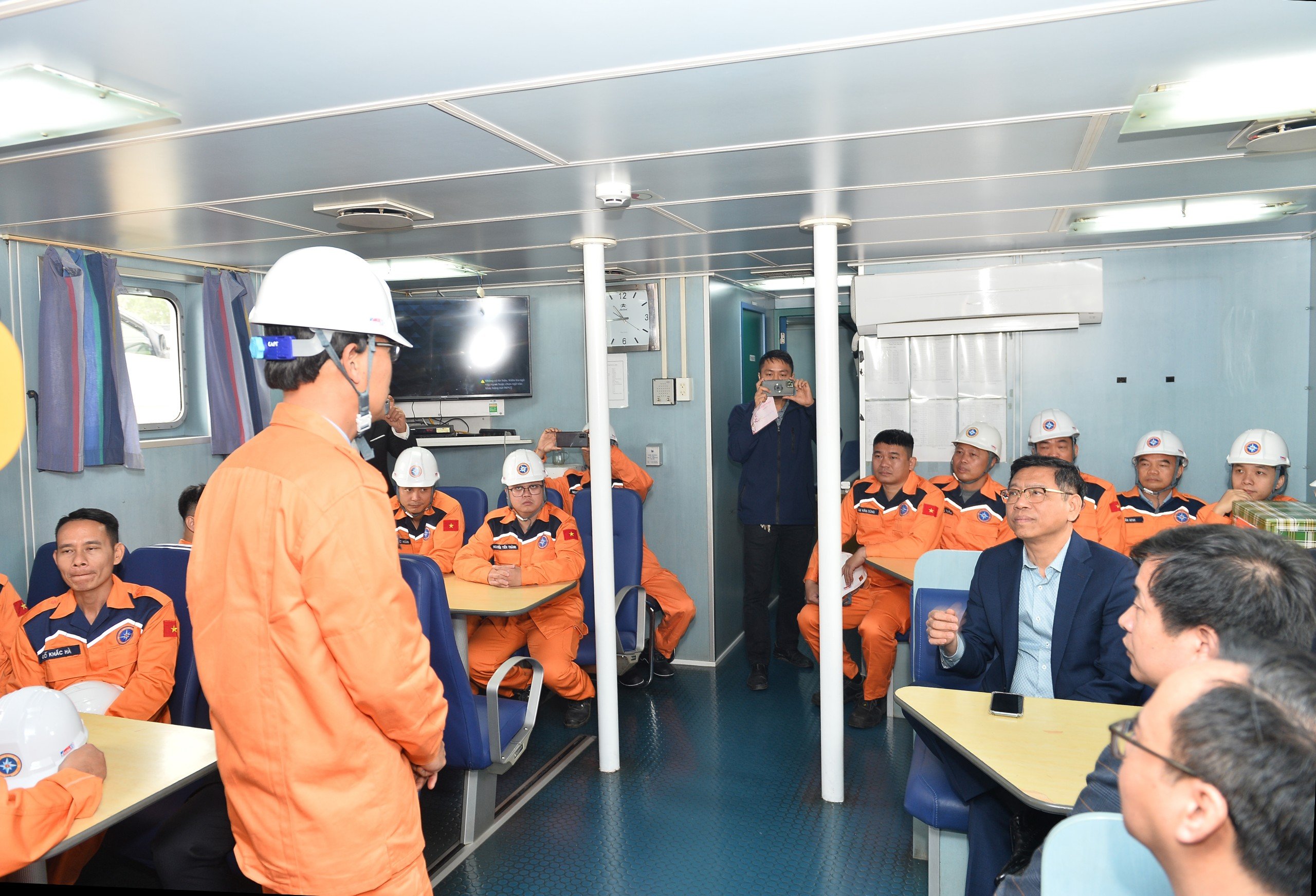 Lãnh đạo Bộ GTVT thăm, chúc Tết người lao động tại Hải Phòng- Ảnh 7.