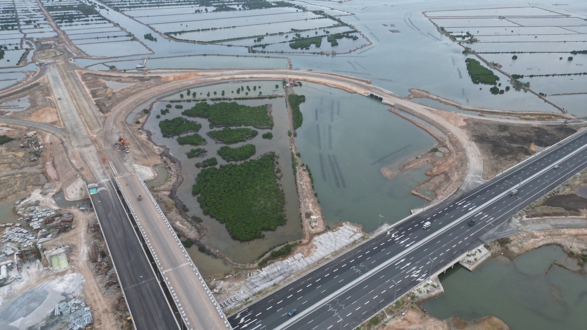 Vì sao loạt dự án giao thông trọng điểm ở Quảng Ninh 