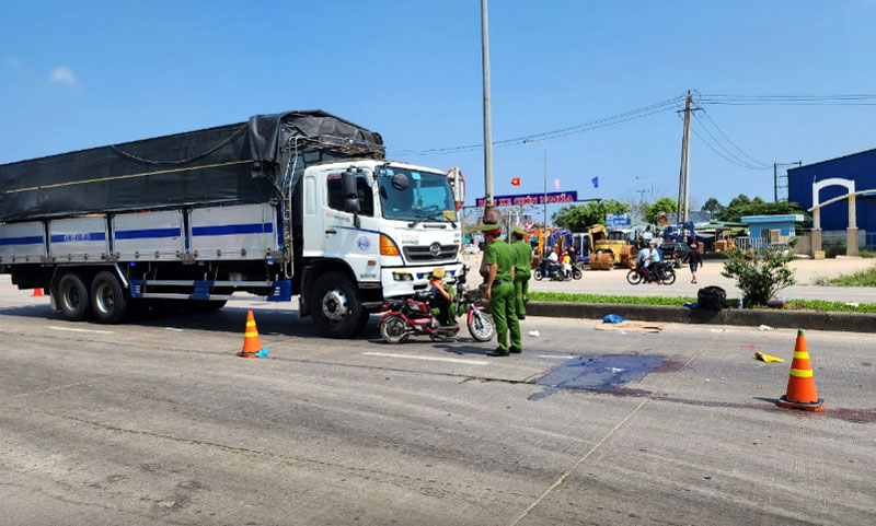 Hiện trường vụ tai nạn giao thông làm hai nữ sinh tử vong.