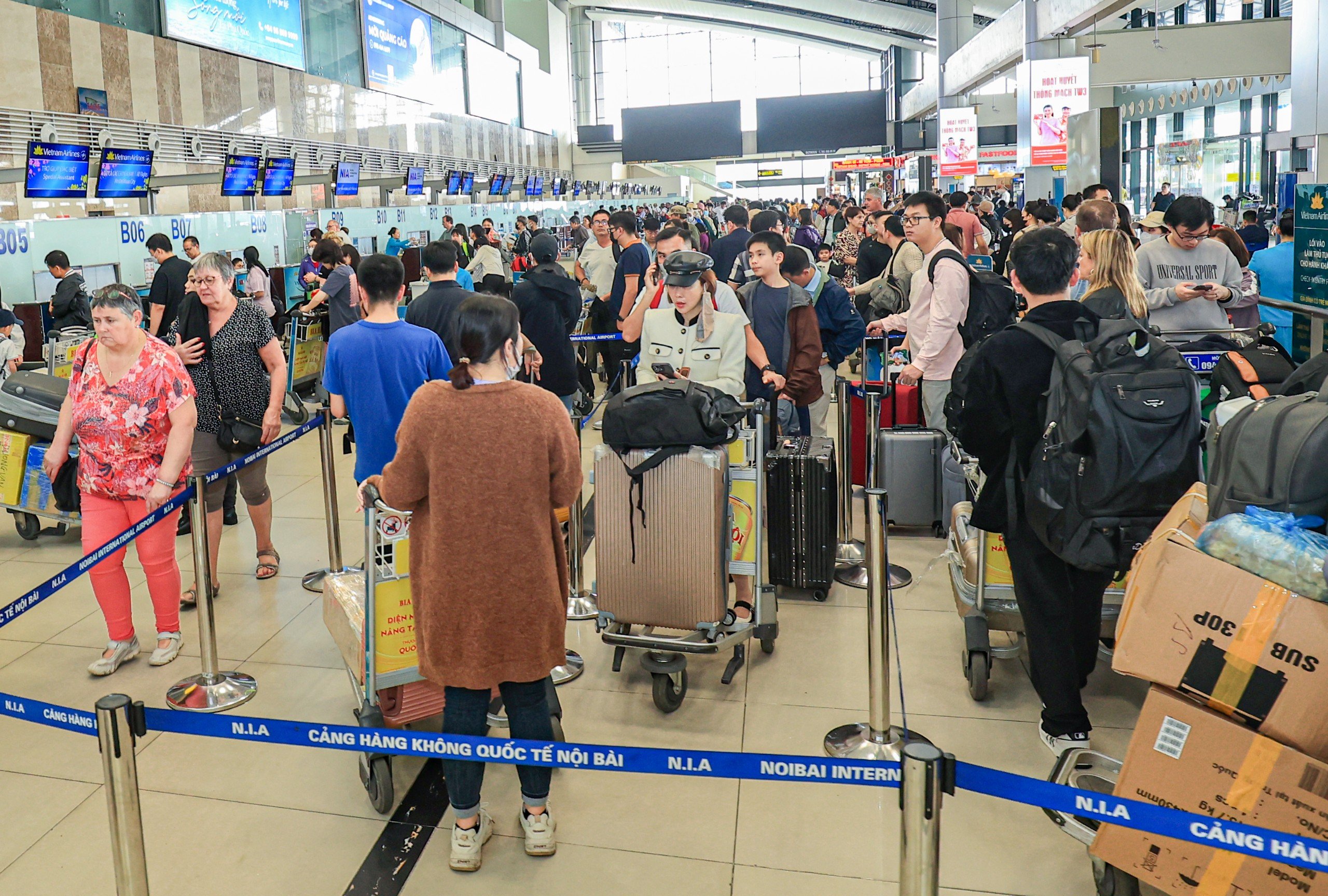 Sân bay Nội Bài sẵn sàng đón cao điểm tết Nguyên đán- Ảnh 4.