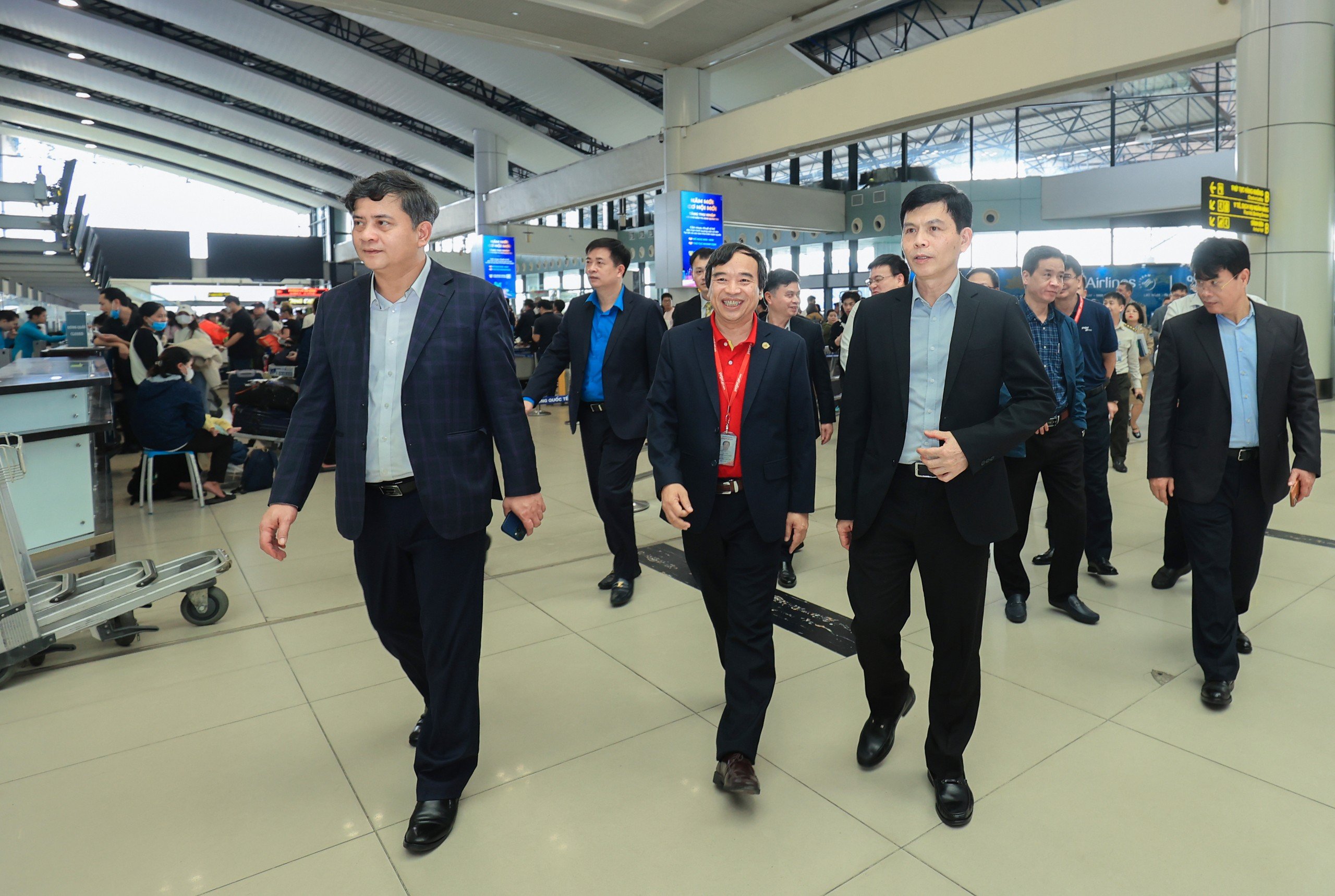 Sân bay Nội Bài sẵn sàng đón cao điểm tết Nguyên đán- Ảnh 2.