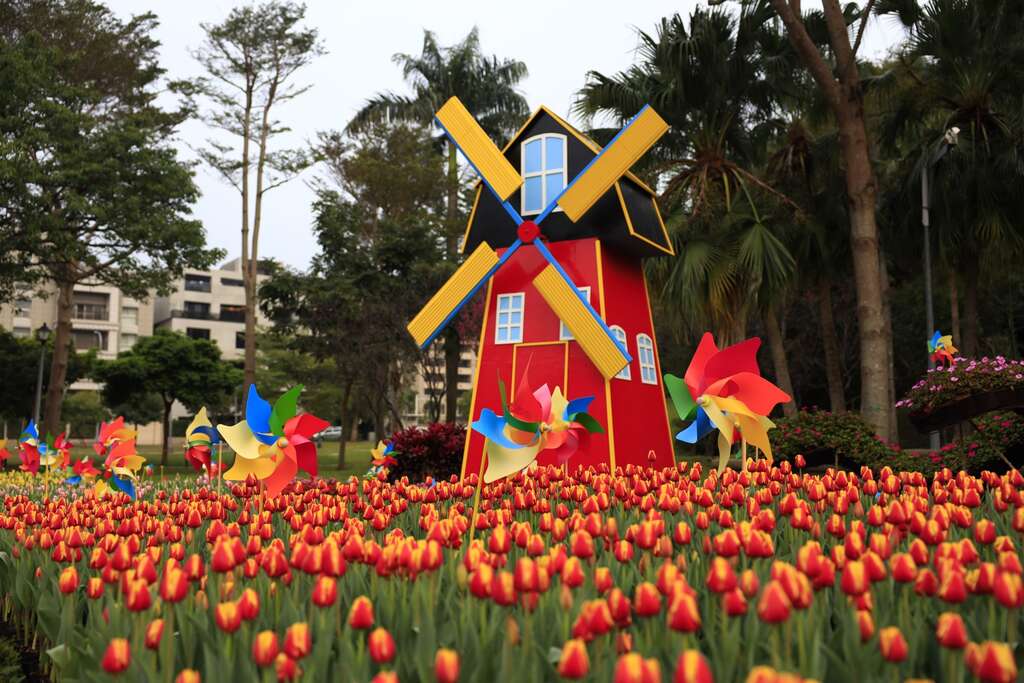 Tết Nguyên đán cũng là dịp trăm hoa khoe sắc trên đảo Đài Loan (Trung Quốc). Trong đó lễ hội hoa tulip Shilin 2024 là điểm nhấn hoa xuân trong dịp Tết cổ truyền. (Ảnh: Taipei Times)