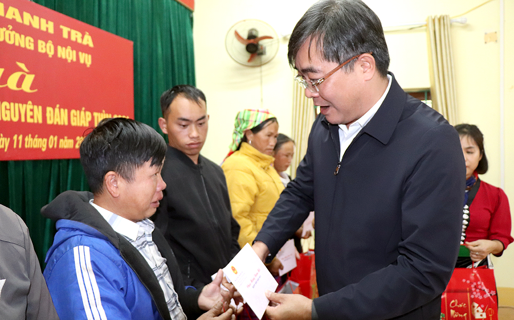 CSGT cùng chính quyền chung tay lo Tết cho người nghèo ở Yên Bái- Ảnh 3.