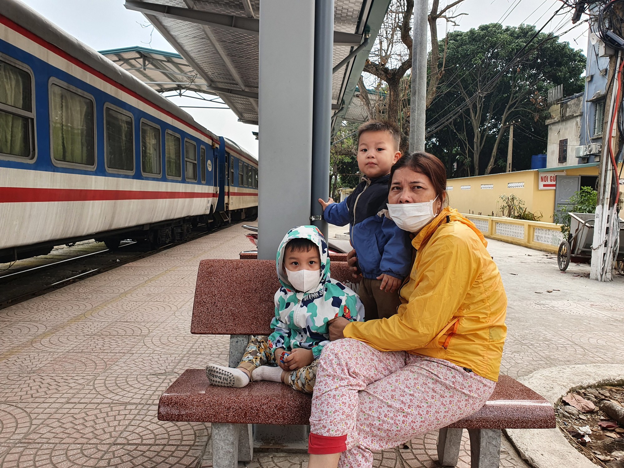 Nhộn nhịp sân ga tuyến đường sắt Hà Nội - Hải Phòng ngày cận Tết- Ảnh 11.