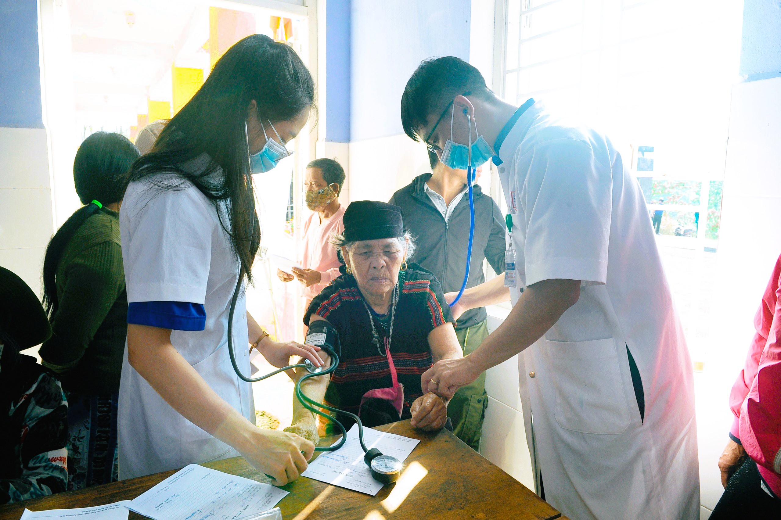 Hàng trăm người dân xã miền núi Thừa Thiên Huế được khám bệnh, cấp thuốc ngày giáp tết- Ảnh 1.