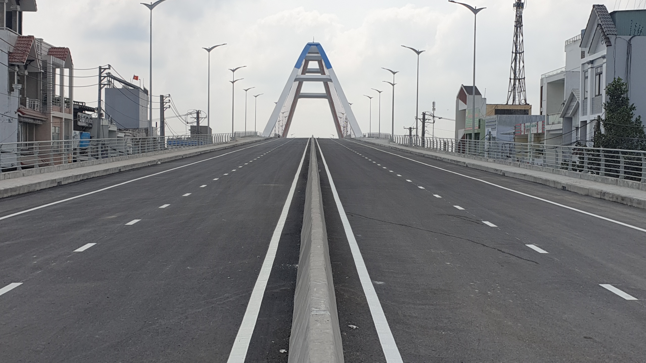 Cầu Trần Hoàng Na vượt sông Cần Thơ chưa thể thông xe trước Tết- Ảnh 1.