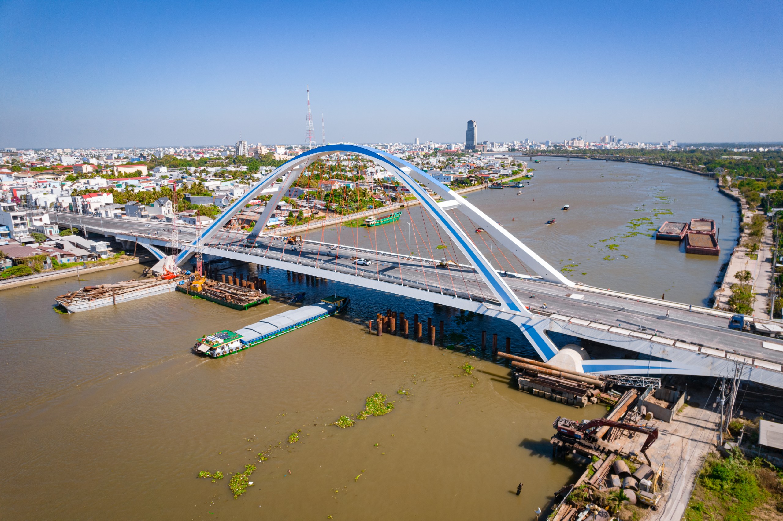 Cầu Trần Hoàng Na vượt sông Cần Thơ chưa thể thông xe trước Tết- Ảnh 2.