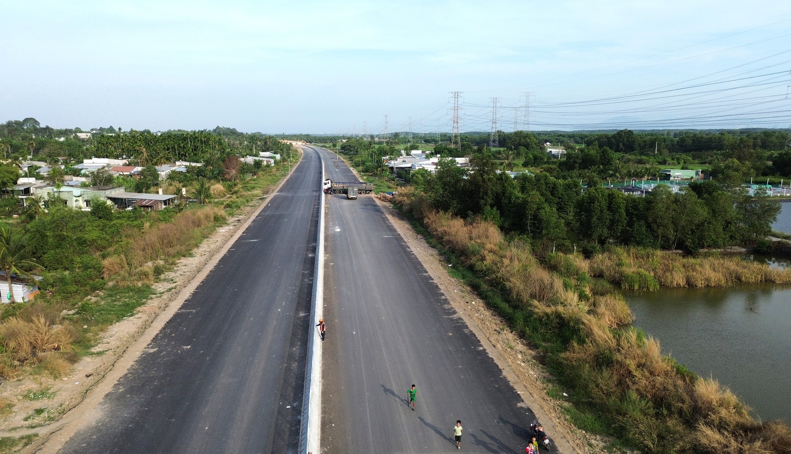 Sôi động công trường cao tốc Bến Lức - Long Thành ngày giáp Tết- Ảnh 4.