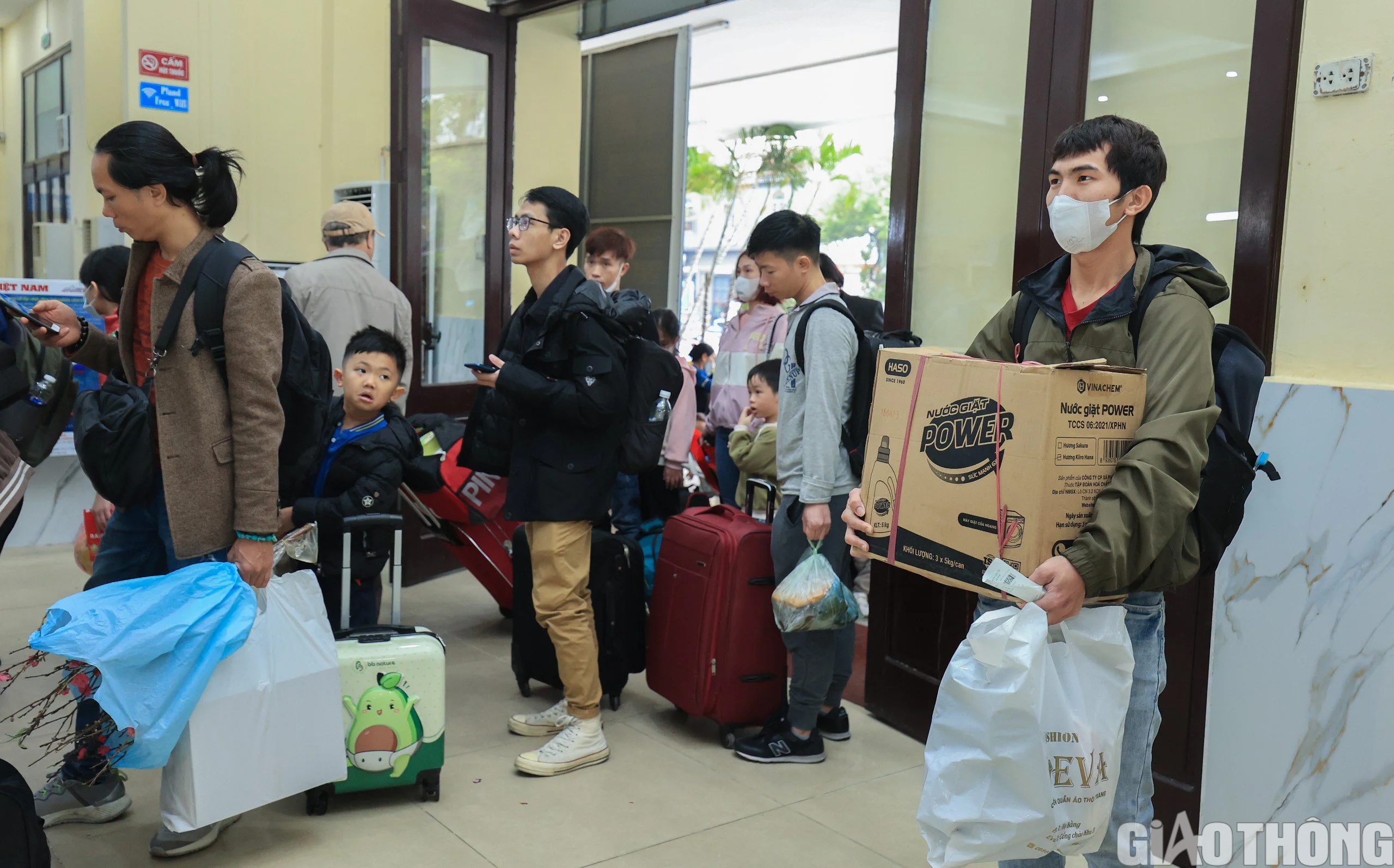 Ga Hà Nội đông nghẹt khách ngày cuối trước kỳ nghỉ Tết- Ảnh 3.