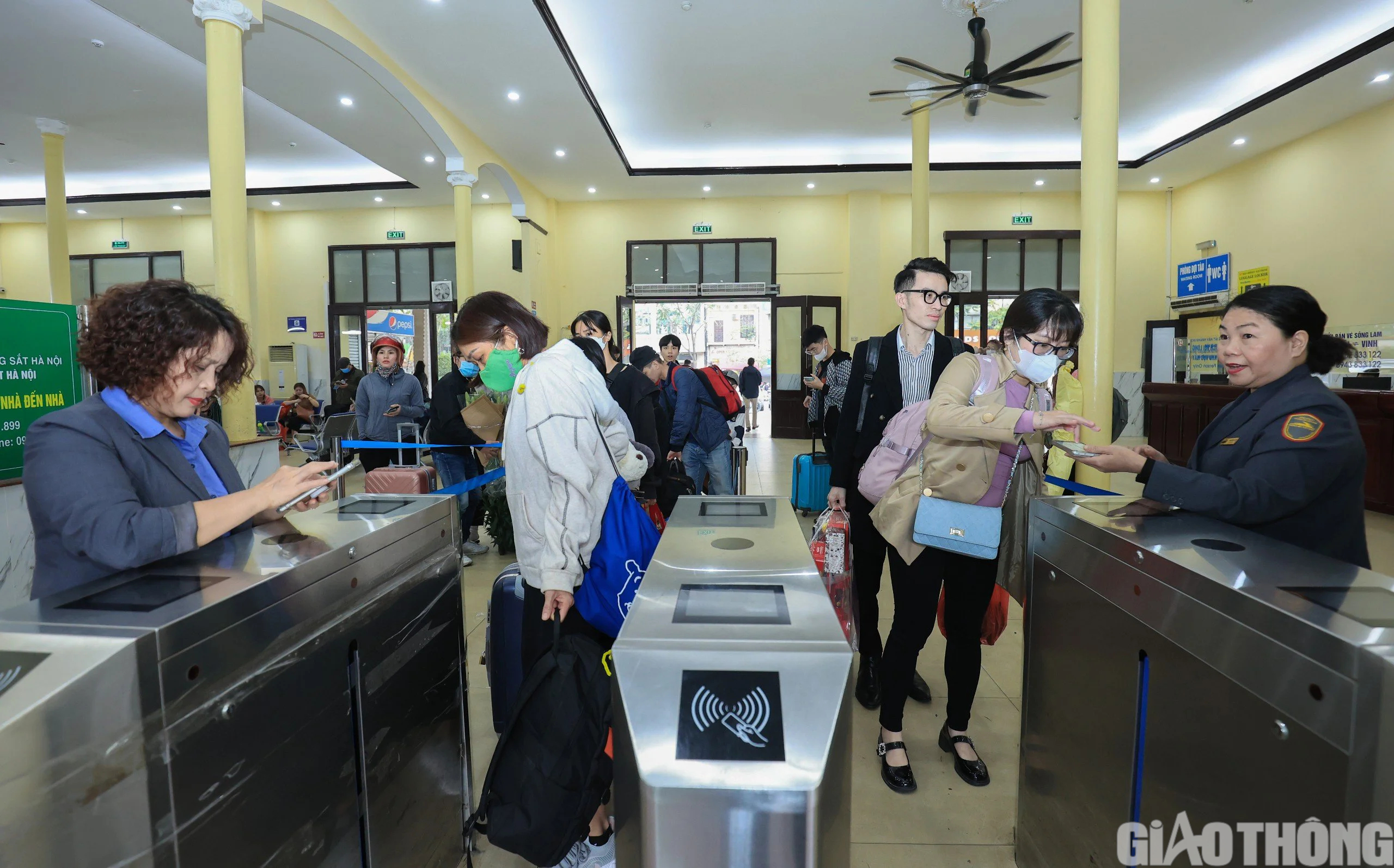 Ga Hà Nội đông nghẹt khách ngày cuối trước kỳ nghỉ Tết- Ảnh 2.