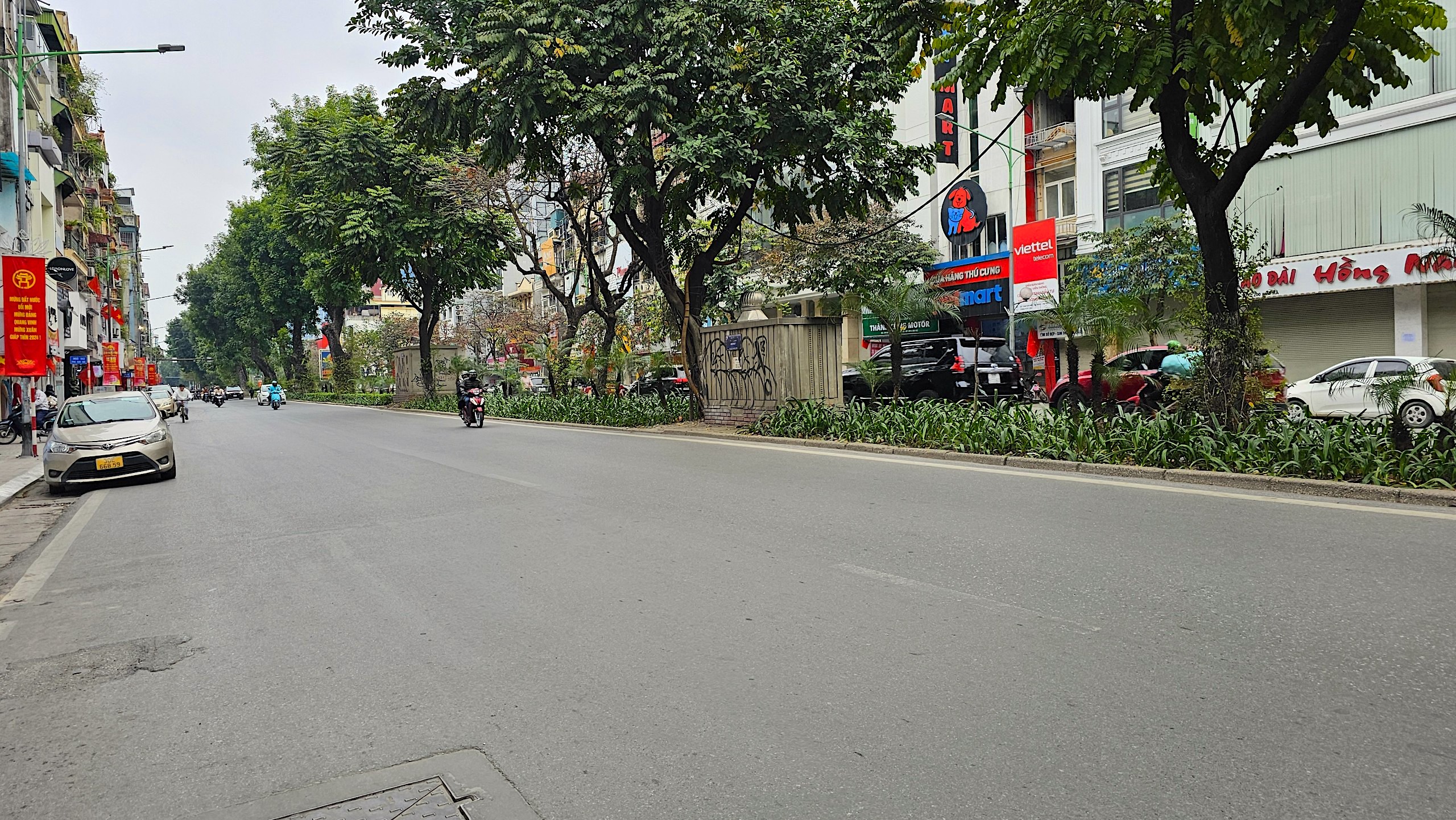 Đường phố Hà Nội vắng lặng ngày 30 Tết- Ảnh 6.
