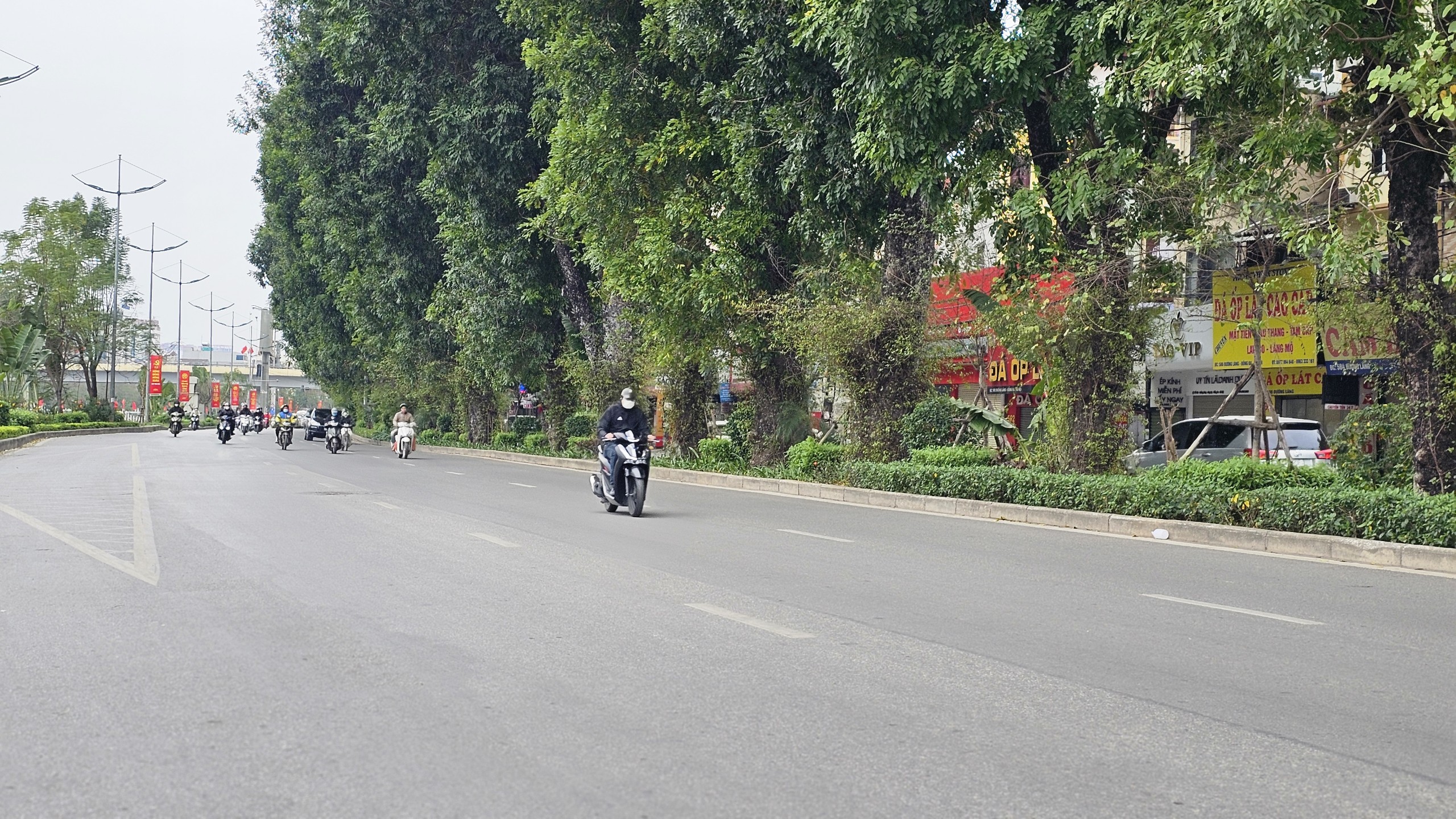 Đường phố Hà Nội vắng lặng ngày 30 Tết- Ảnh 11.