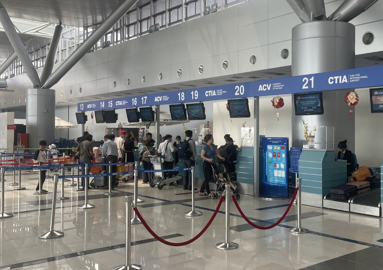 30 Tết, khách qua sân bay Cần Thơ tăng hơn 75%- Ảnh 1.