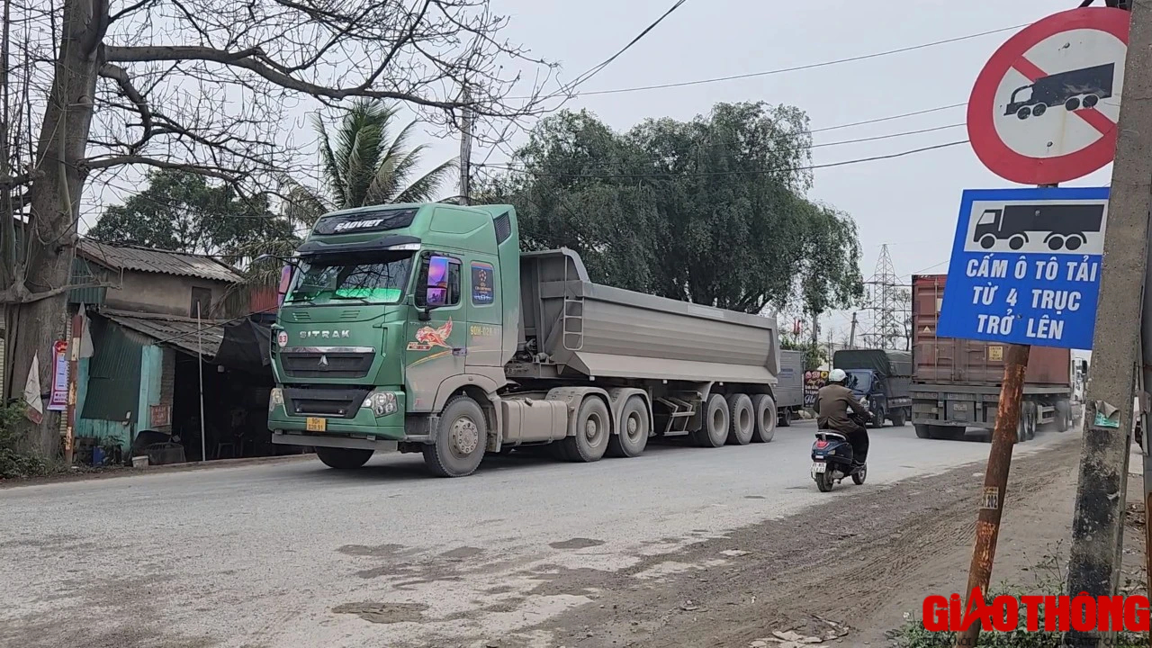 Bất chấp biển cấm, xe tải khủng vô tư quần thảo đường tỉnh ở Hưng Yên- Ảnh 6.