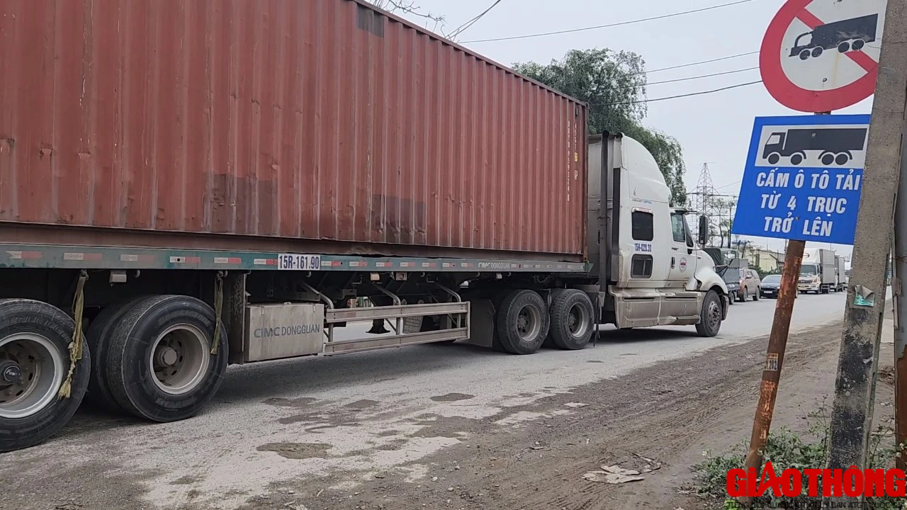 Bất chấp biển cấm, xe tải khủng vô tư quần thảo đường tỉnh ở Hưng Yên- Ảnh 15.